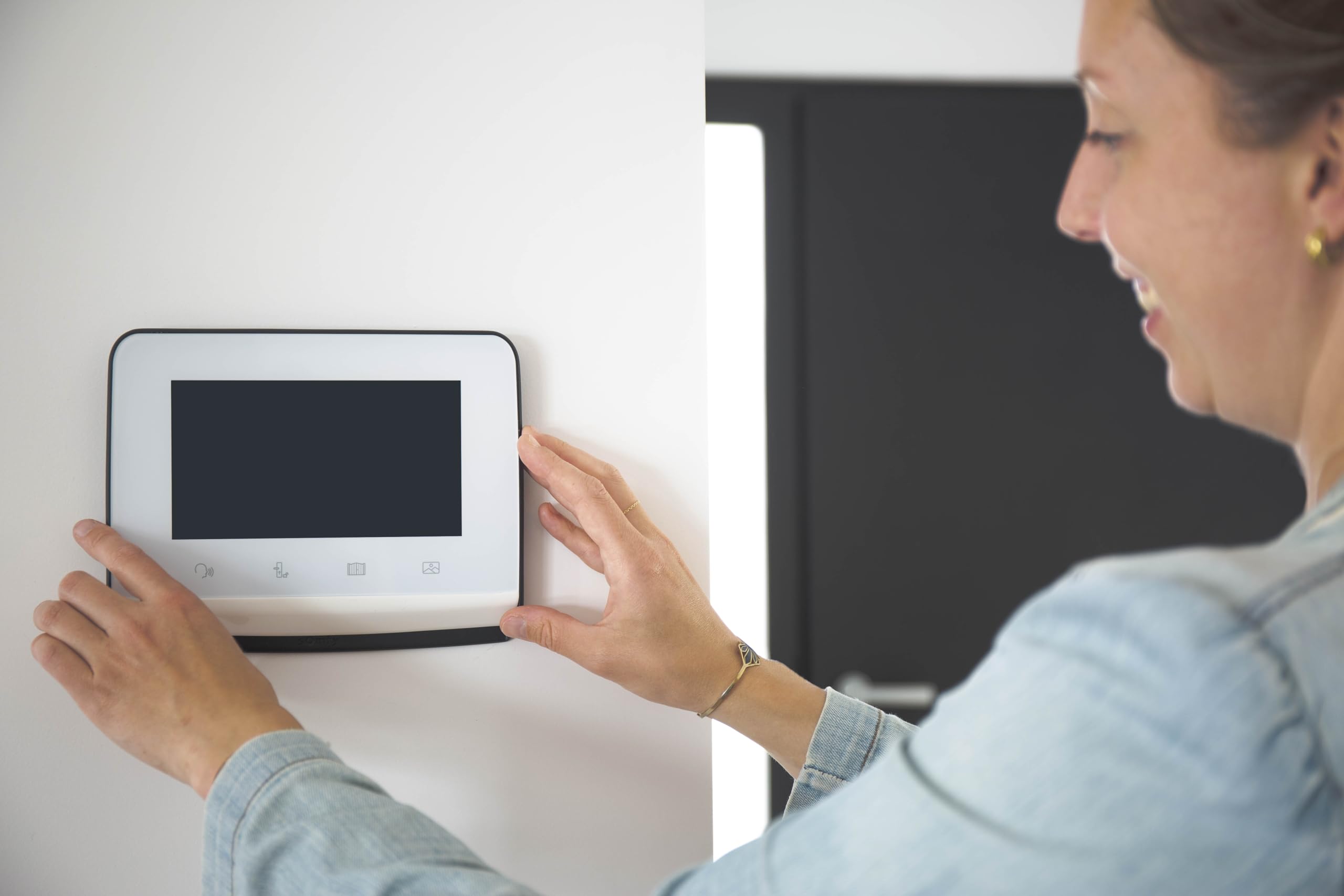 Somfy 1871229 – Videocitofono V350 Connect | Citofono connesso | Schermo da 7 pollici | Visione notturna | Gestione delle visite remote tramite l'app Protect | Controllo fino a 5 apparecchiature