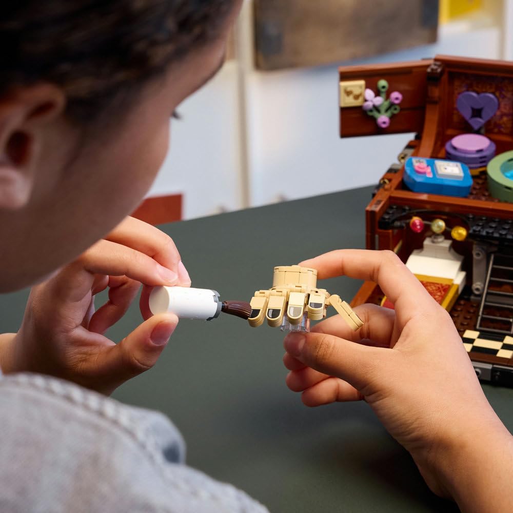 LEGO Wednesday Mieszkanie Rączki 76785 | zestaw klocków dla dzieci, zabawka dla 10-latki, prezent dla fana serialu Wednesday, dla dziewczynki i chłopca, 828 elementów
