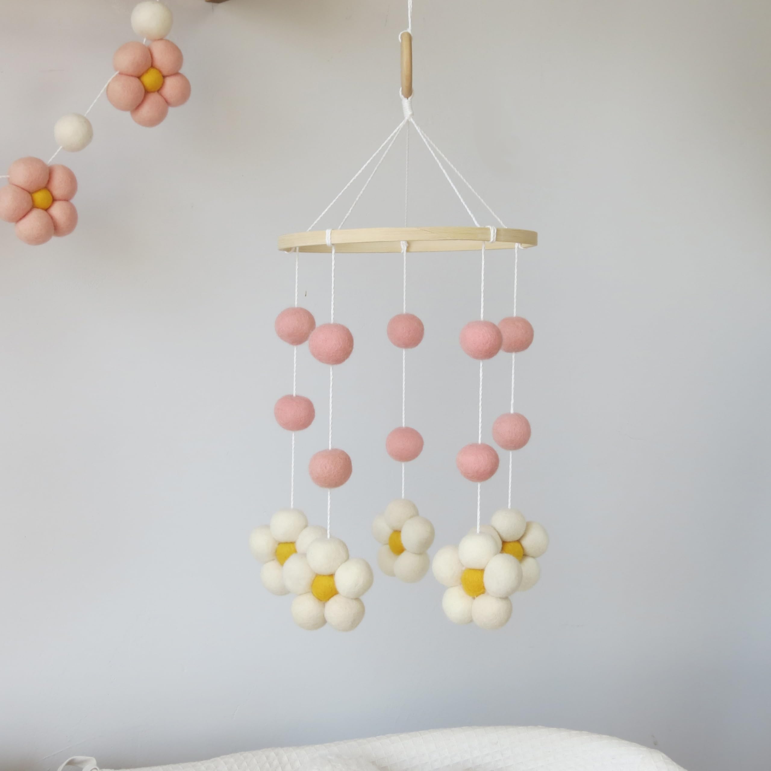 Móvil Daisy para cuna Boho Baby Cuna móvil para niñas Rosa Fieltro Flor Bebé Móvil para Cuna 4