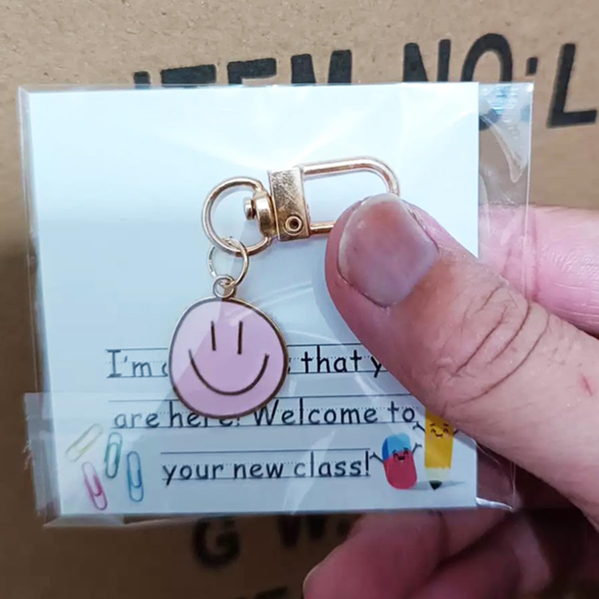 Set of 25 First Day of School Gifts for Students, Smile Keychains Bulk,Enamel Pendants,7 Colors, Welcome to Your New Class Key Chain Gift for Classroom Rewards from Teacher to Students Supplies