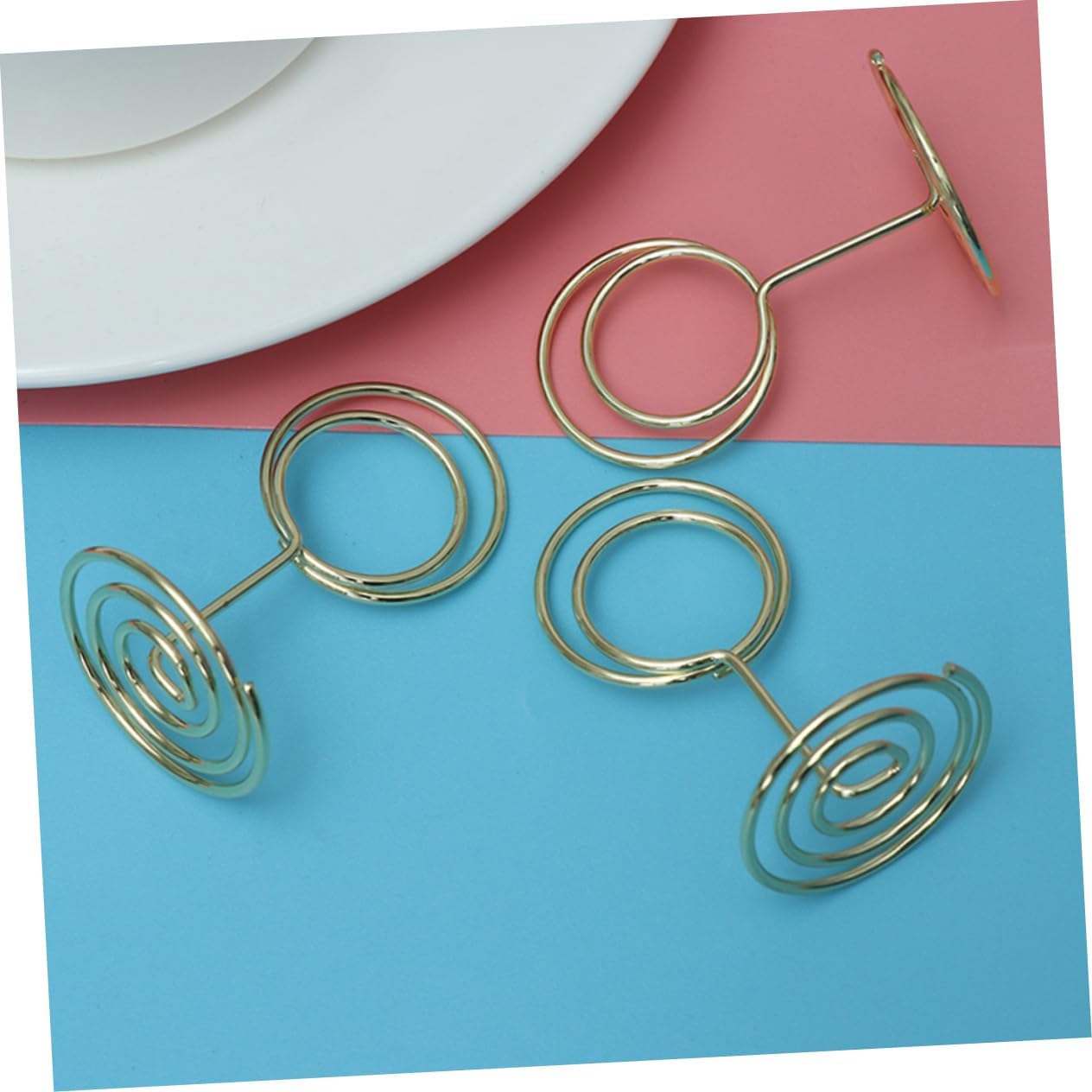 Holibanna 30Pcs Metal Photo Clip Holders Elegant Table Card Holders for Weddings Restaurants Parties and Home Decor and Lightweight Memo Clips with Base for Versatile Use