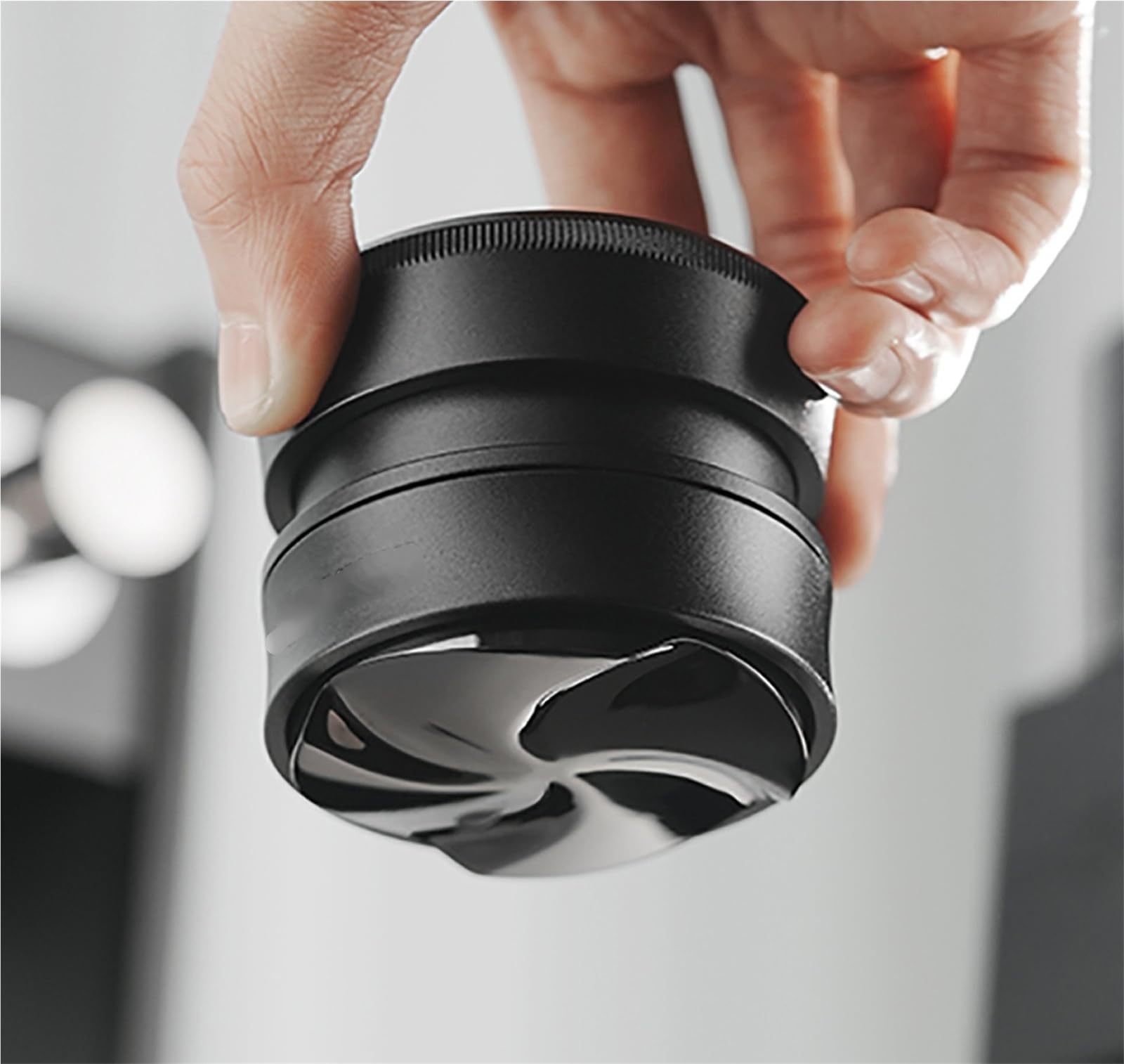 Compatible for distribuidor de gravedad 51/58 mm. | Nivelador de acero inoxidable y nogal for una preparación consistente de espresso.