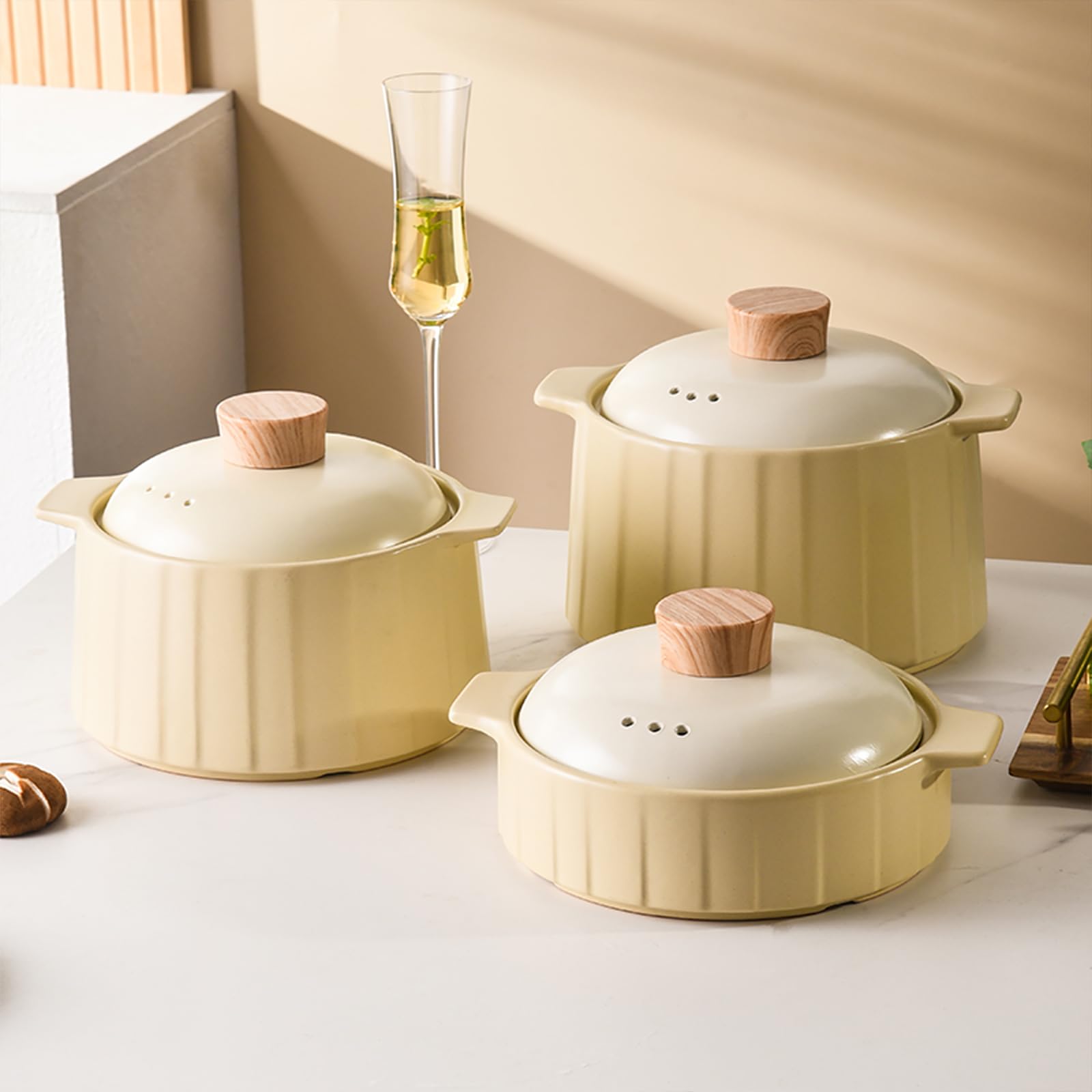 Ceramiczne naczynie żaroodporne, gliniany garnek, gliniany garnek z pokrywką, garnek do gulaszu, zupy, pary, odporny na wysokie temperatury, 4,2 l (4 l) żółty