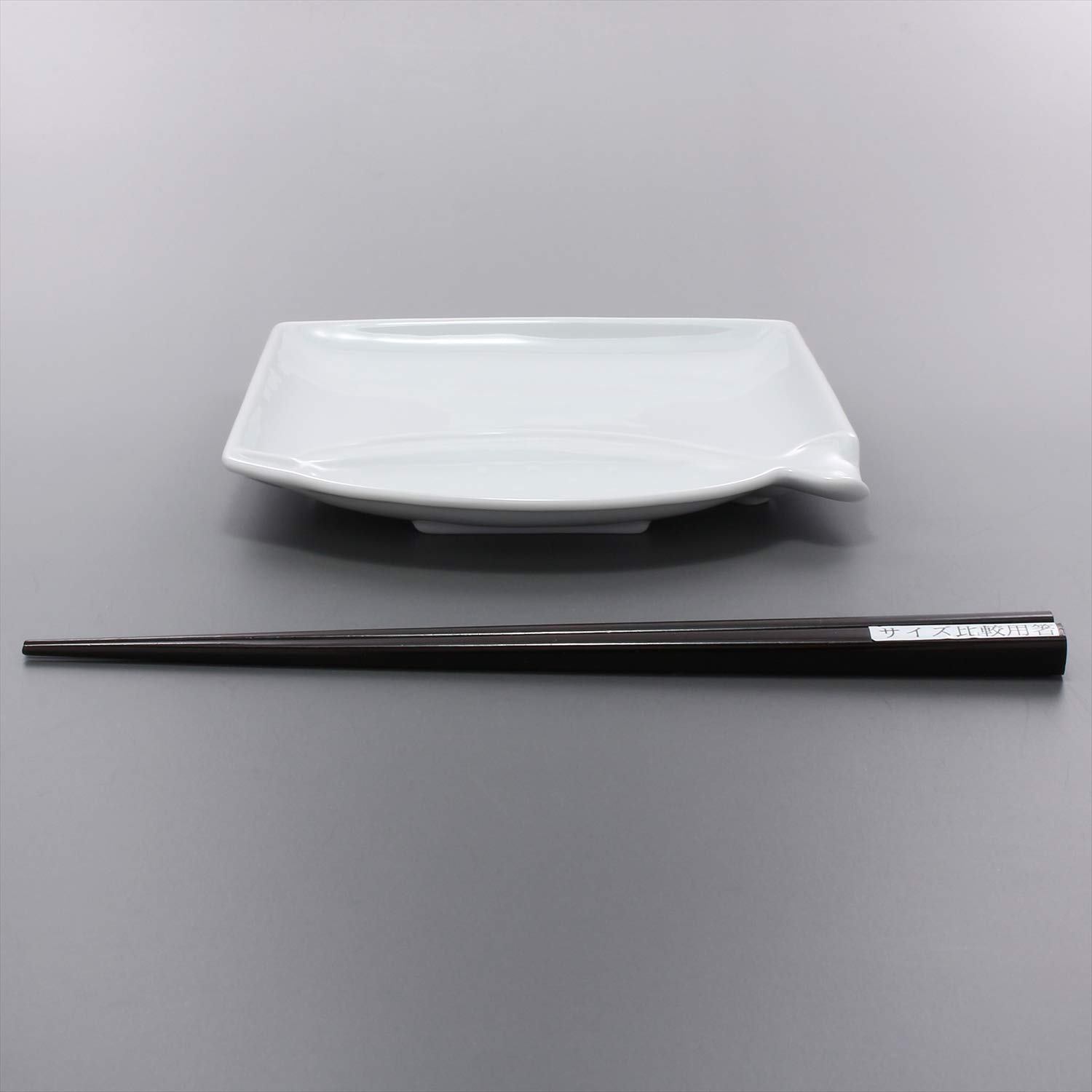 Amazon.co.jp: 波佐見焼 魚皿(トト皿) 角皿 ひらめ 白磁 303345C500