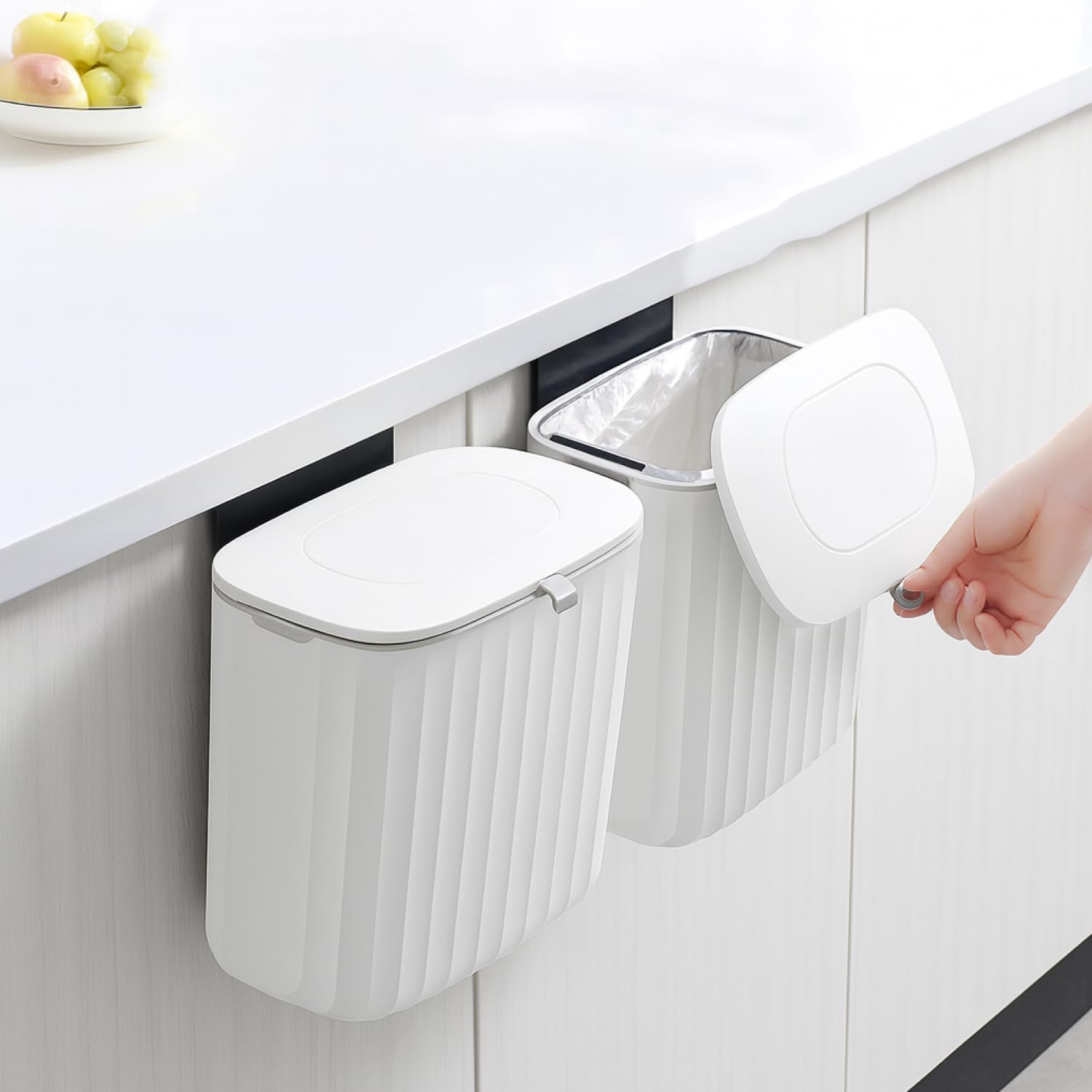Poubelle 8L avec couvercle, poubelle suspendue pour cuisine et salle de bain, couvercle à 2 voies, montage sans perçage, PP+ABS, blanc, 25 x 15 x 25 cm