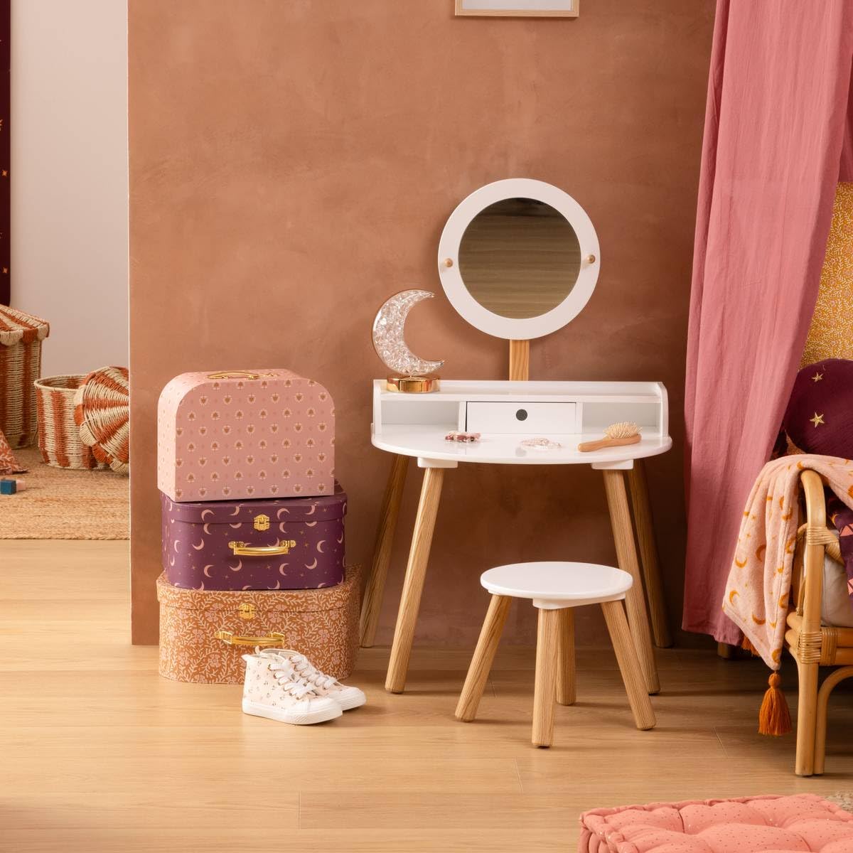 Atmosphera - Coiffeuse Enfant Bella - Blanc et Bois, L 61 x P 42 x H 89 cm, avec Tabouret, Miroir et Tiroir - pour Chambre d'enfant