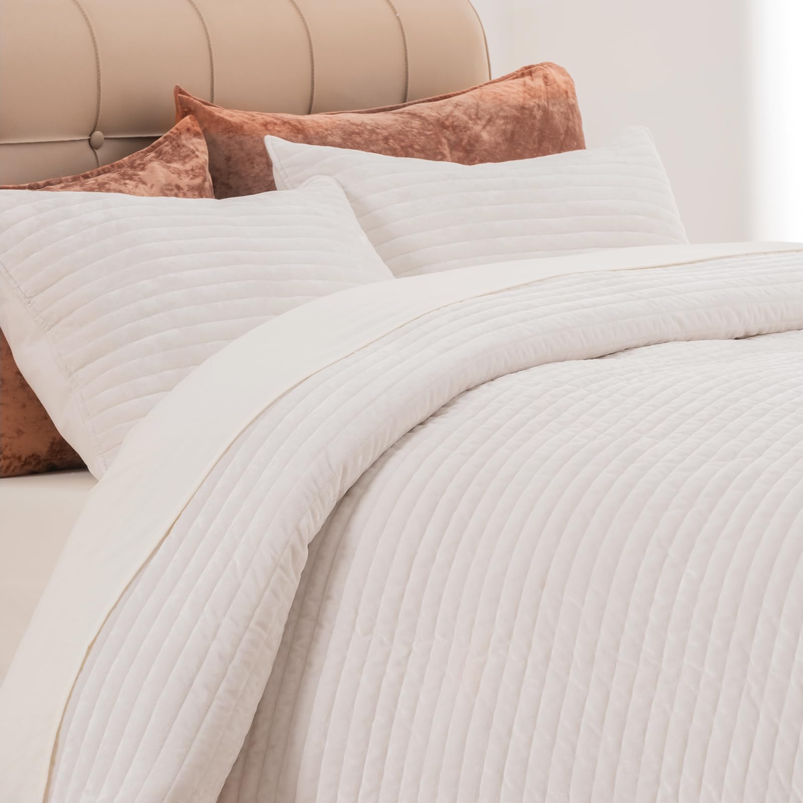 EVERGRACE Velvet Quilt Set Queen Size, Luxurious Soft Striped Channel Bedding Set, Lightweight Velvet Comforter for All Season, Oversized Bedspread Coverlet with 2 Matching Shams, Ivory White