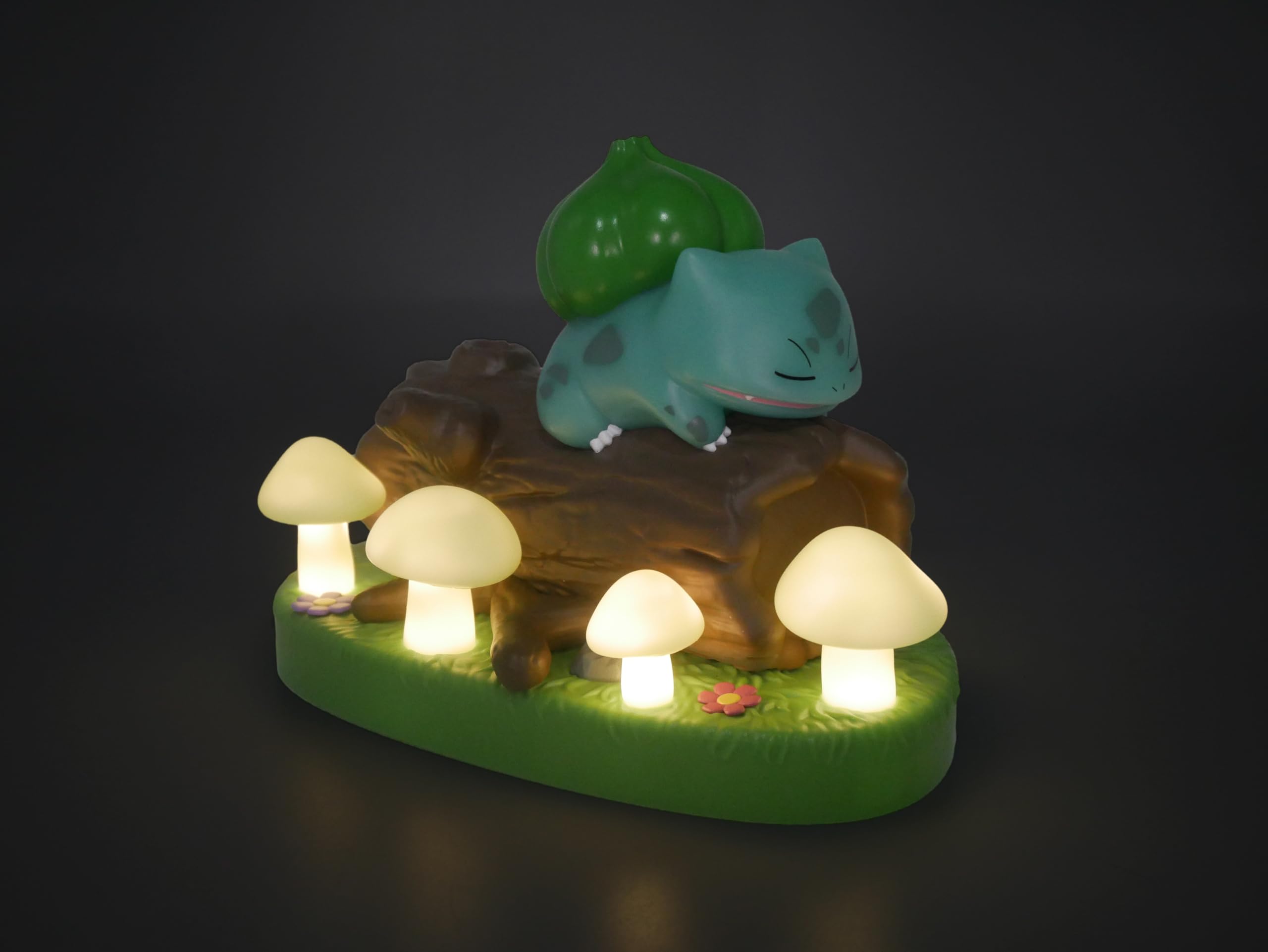 TEKNOFUN - Licence Officiel Pokemon - POKEMON scène lumineuse Bulbizarre Figurine Lumineuse - USB-C - 811417, Vert -Marron-blanc-