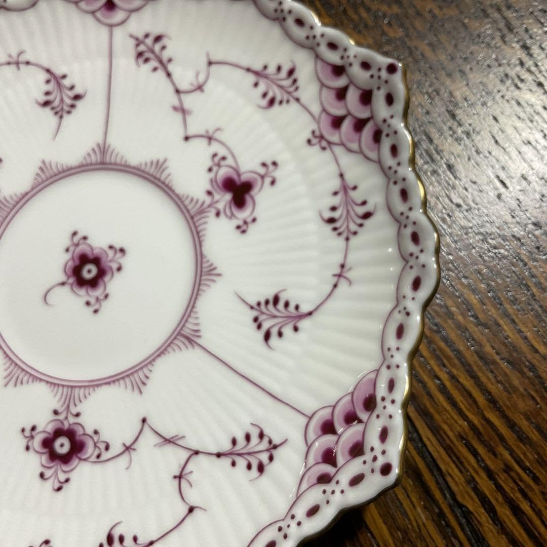 ロイヤルコペンハーゲン　バーガンディ　パープルフルーテッド・フルレース　ソーサー Amazon.co.jp: ロイヤルコペンハーゲン バーガンディ パープル