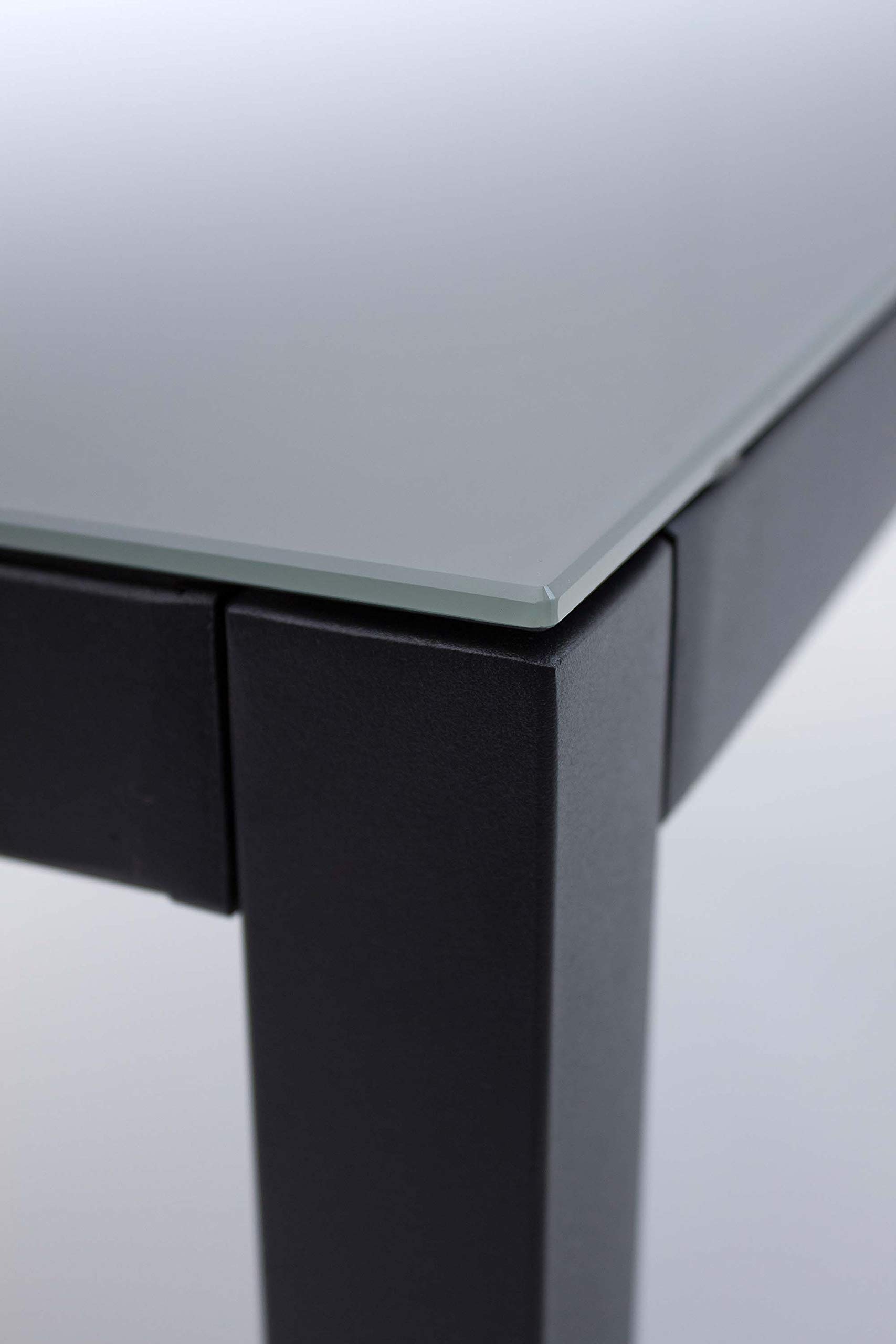 AVANTI TRENDSTORE - Sedico - Tavolo da giardino, in metallo nero con superficie in vetro grigio. Disponibile in 2 diverse misure. (LAP 150x72x90 cm)