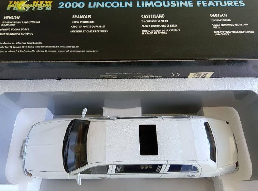 Amazon.co.jp: 1 18 リンカーン タウンカー リムジン : おもちゃ