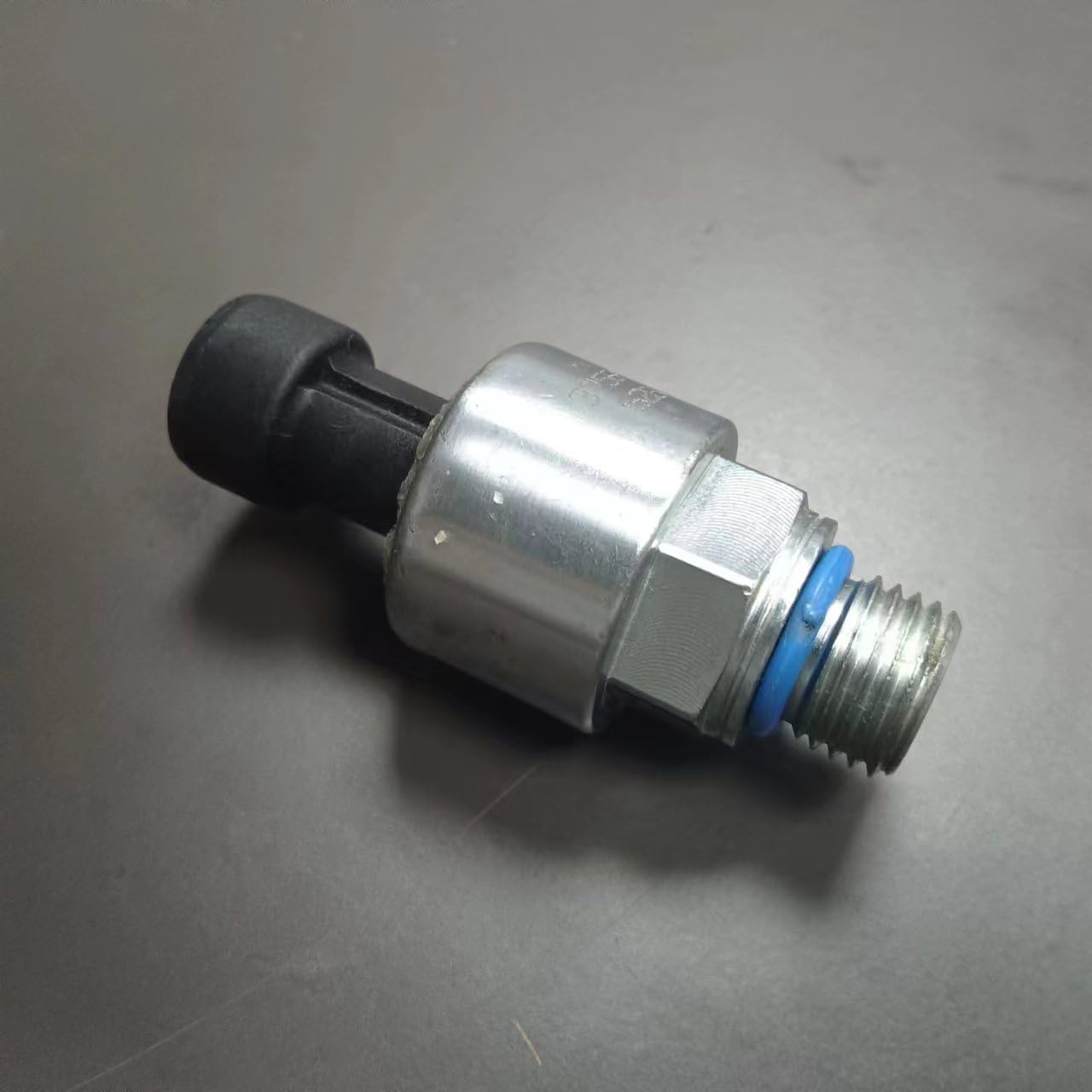 Sensore di pressione del carburante per autoveicoli (Fuel pressure sensor) RE204264