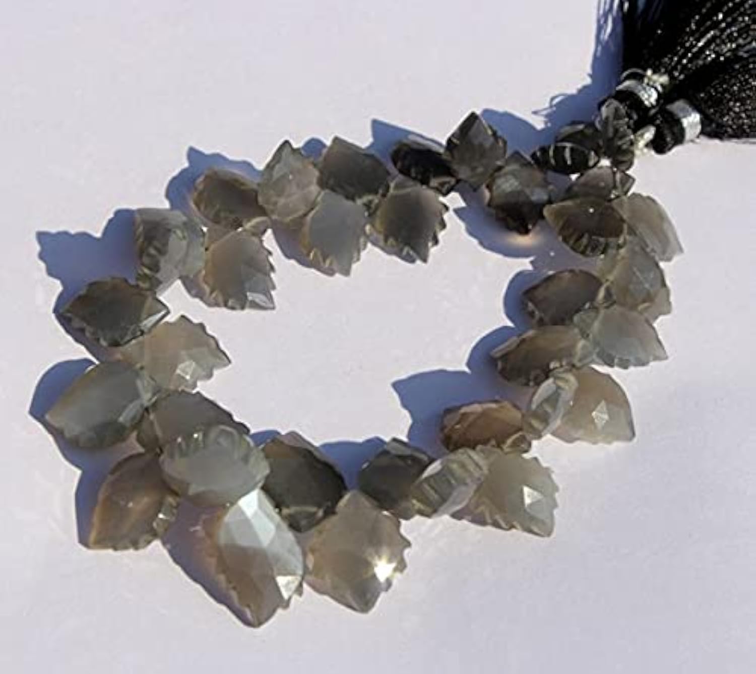 Pierre de lune grise pour fabriquer un collier artisanal délicat en perles