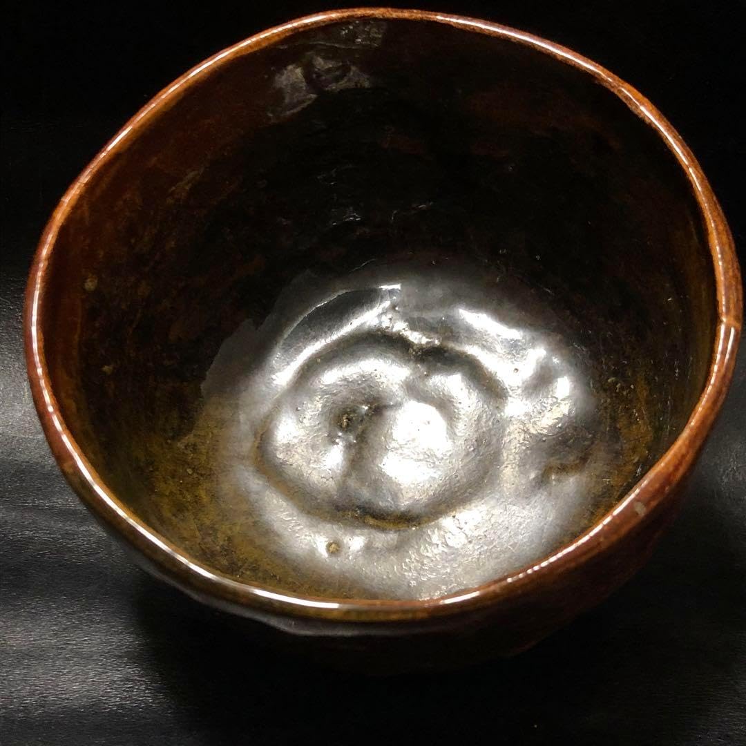 究極の美◼️蔵から、また凄そうな赤茶白い釉薬の美しい抹茶茶碗が出てきました。 究極の美◼️蔵から、また凄そうな赤茶白い釉薬の美しい抹茶茶碗