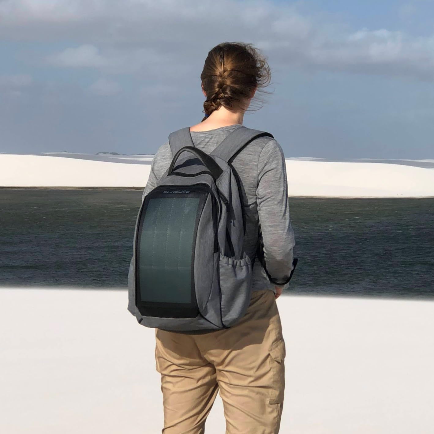 Sunslice | Zaino con pannello solare per laptop, borsa da viaggio con celle solari flessibili e potenti, resistente agli urti e ai graffi, ideale per escursioni o campeggio, grigia.