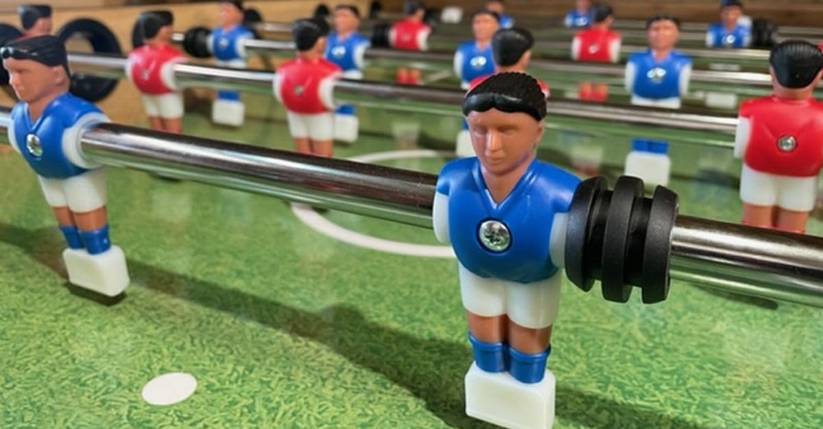 Leomark Kickertisch - SpaceFlex - Tischfussball zusammenklappbar, Kicker für Kinder, Tischkicker mit Zubehör, Jugendkicker für Party und Spielzimmer, Höhe: 86 cm, ab 8 Jahren