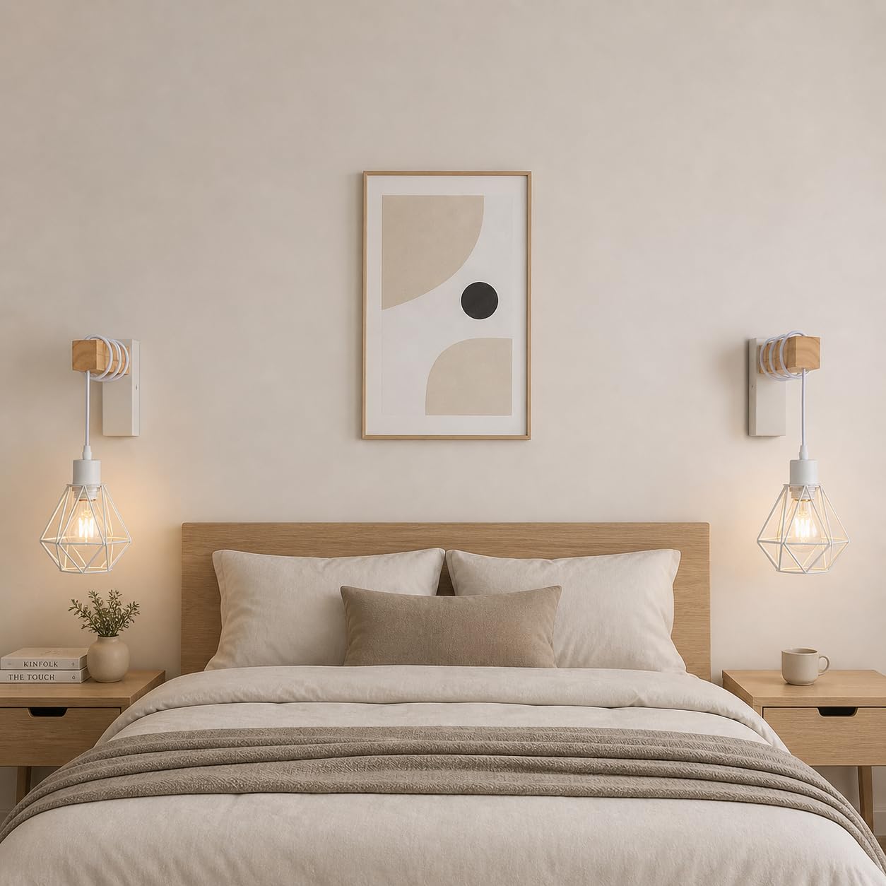 Alpinaluz Aplique da Parete Moderno in Ferro Bianco con Braccio in Legno Naturale di Frassino e Paralume a Gabbia Metallica, Compatibile con Lampadine E27, Perfetto per Camera da Letto e Soggiorno