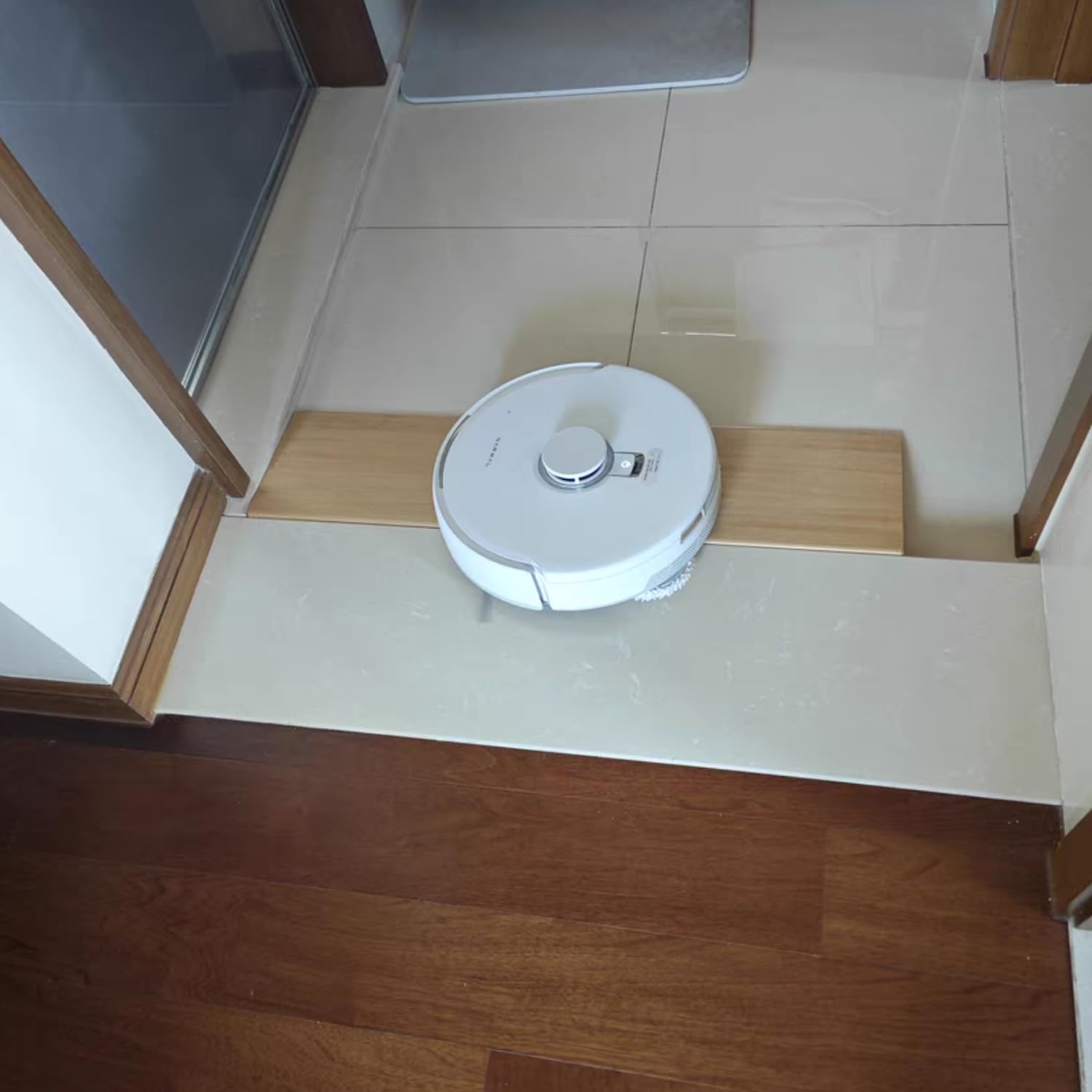 Rampe de seuil de porte en bois massif - Rampe de seuil de porte légère en différentes tailles - Rampe idéale pour les robots aspirateurs et plusieurs domaines d'application (70 x 8 x 1,5)