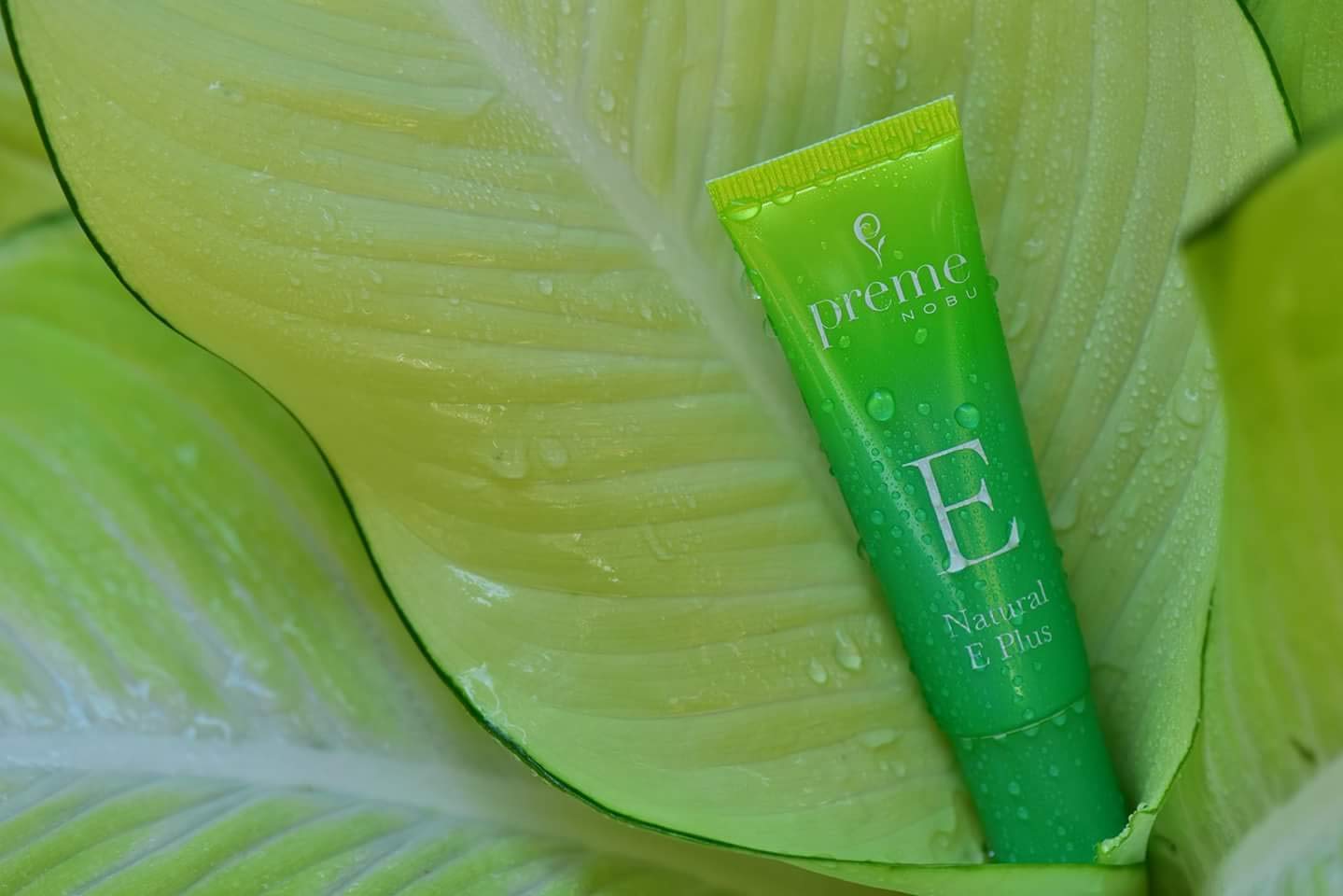 Natural E Plus 30g.Light texture serum Helps to make the skin look soft and smooth. A gentle formula for youthful skin around the eyes