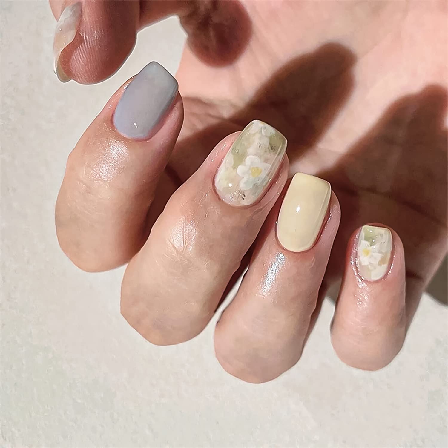 24 Pcs Press on Nails Short Square Fake Nails Spring and Summer Flower Designs False Nails Glossy Acrylic Full Cover Artificial Nails Stick on Nails for Women and Girls