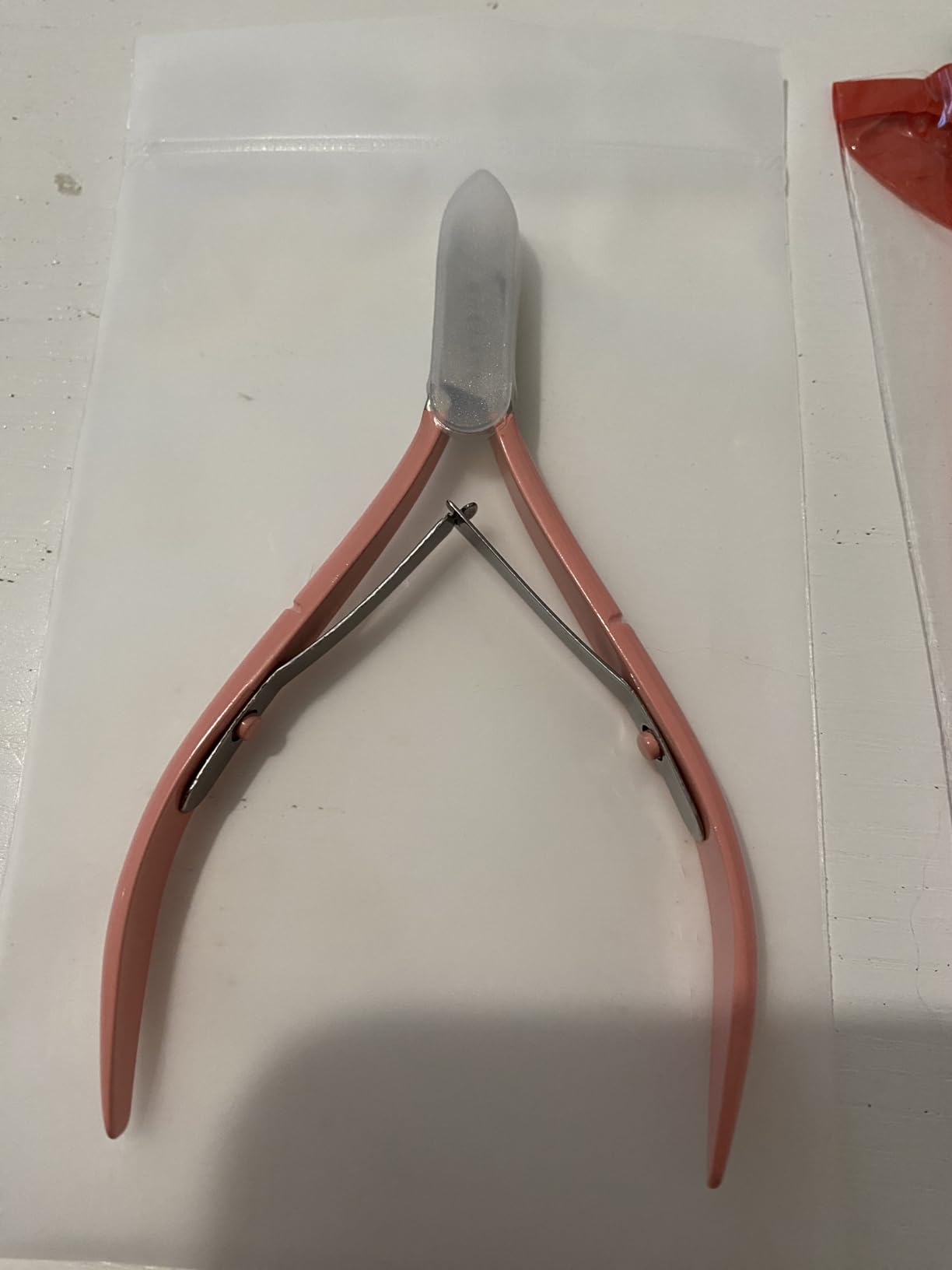 Makartt Cuticle Trimmer with Cuticle Pusher, 3 PCS Pink Nail Cuticle Nipper Professional Pedicure Manicure Tools with Stainless Steel Dual End Pusher, Nail Scraper
