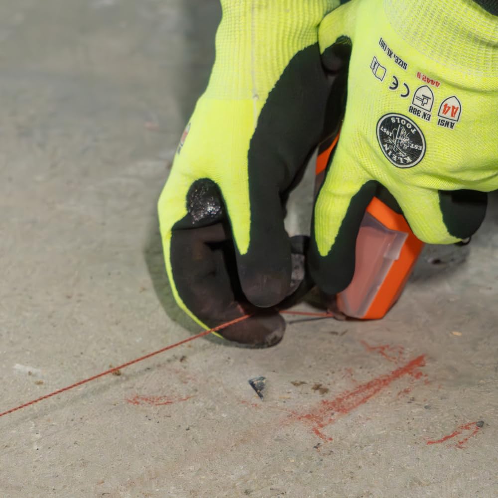 Klein Tools CHLK50R - Strumento per linea di gesso, bobina di gesso auto-retrattile, ricarica senza disordine, include 34 g di gesso rosso brillante