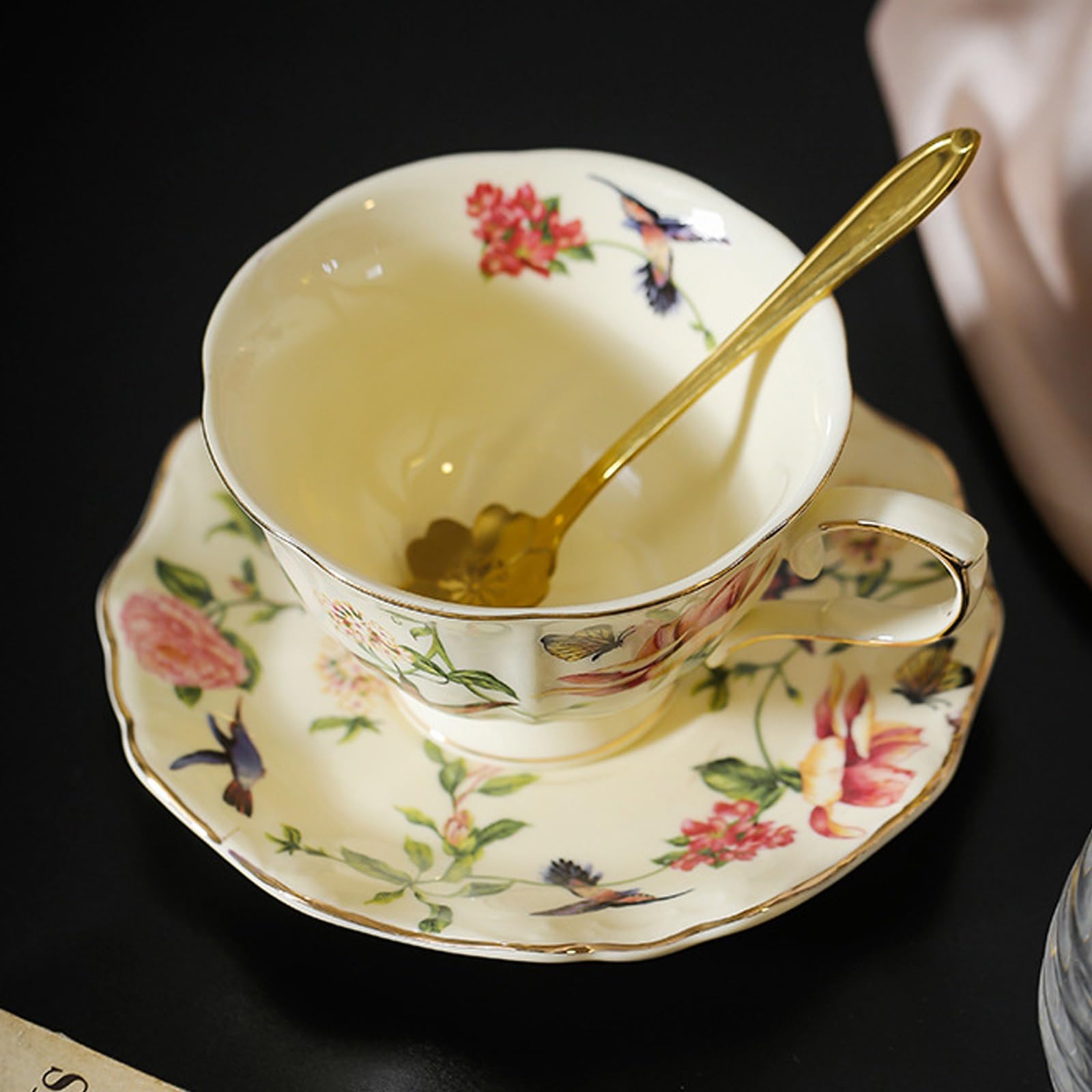 Porcelanowa filiżanka do espresso ze spodkiem | Kwiatowy wzór: czas na espresso i herbatę