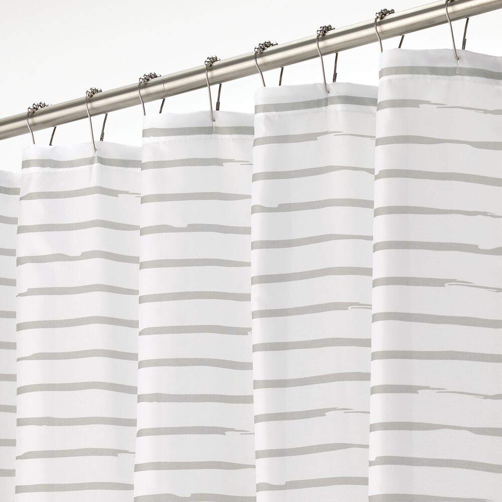 mDesign Luxury Shower Curtain – Cool Shower Curtain with Striped Pattern – Easy to Clean Bathroom Curtain – Mould-Free and Water-Repellent – White/Light Grey