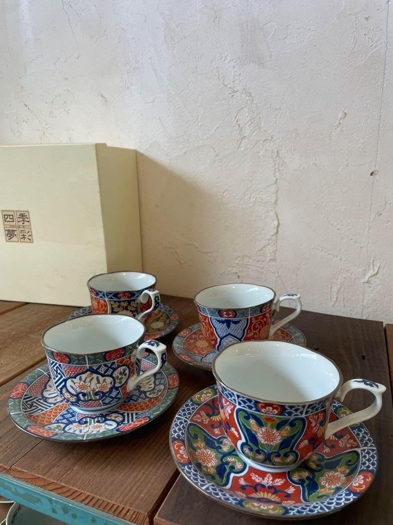 有田焼 - 昭和レトロ 有田焼清秀製 ホワイトカップ＆ソーサー 3客セット 花柄 金彩 陶器の通販 by  複数購入ー150円X数引き店｜アリタヤキならラクマ 有田焼ティーカップ 4個セット 清秀窯