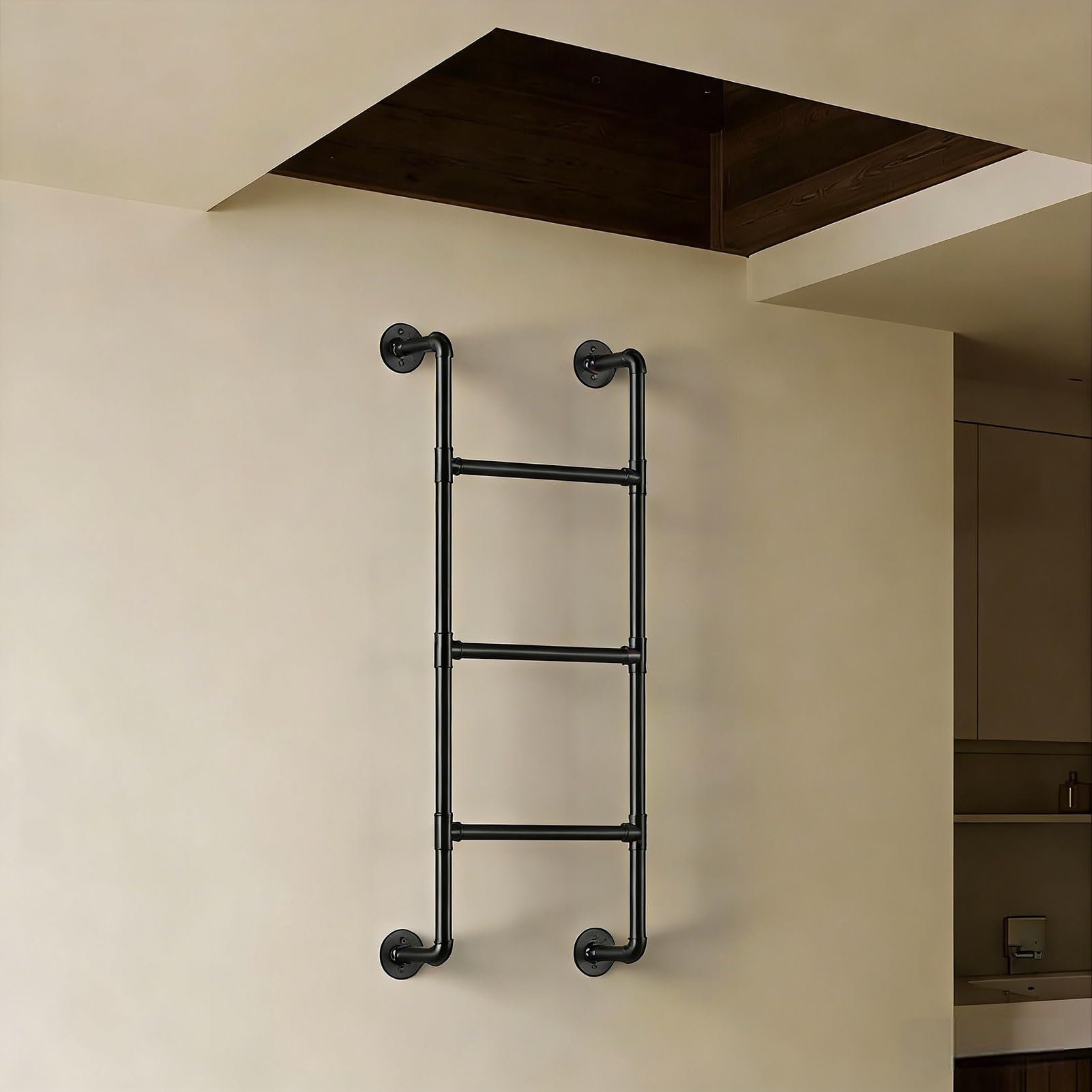 Escalera de ático montada en la pared y plegable en acero para ventanas de sótano