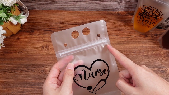 24 Pitillos Desechables para Fiestas Tema Enfermería miniatura 7