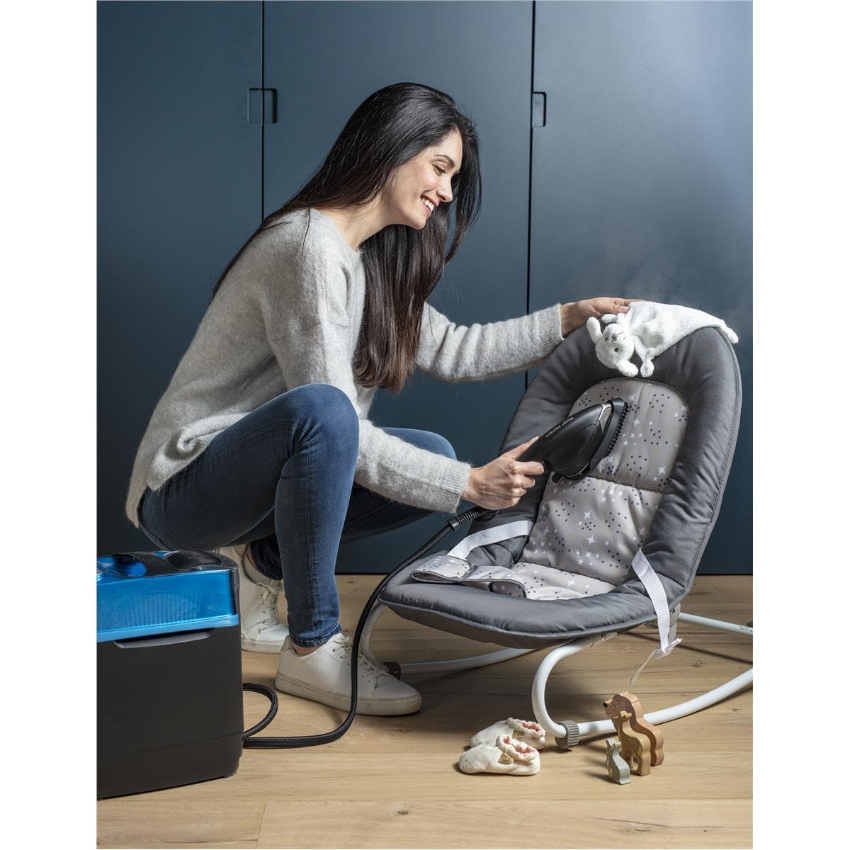 Tefal Défroisseur vapeur hygiénique UT2020 CUBE Désinfectant Hygiénique Nettoyage à la vapeur vertical Repassage mobile Débit vapeur jusqu'à 90 g/min Effet pressing 200 g/min