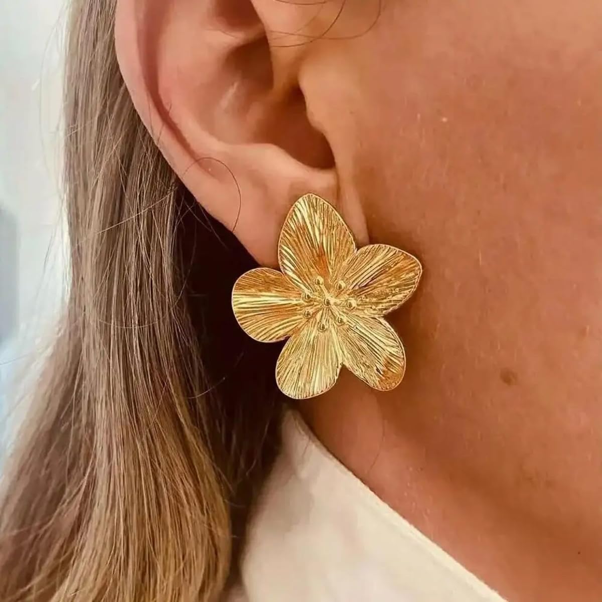Gold Silver Petal Earrings for Women Chunky Gold Flower Earrings Retro Statement Earrings Trendy Earrings Lightweight Gold Earrings Hypollergenic Minimalist Aesthetic Gold Jewelry for Birthday Party Christmas - Image 6
