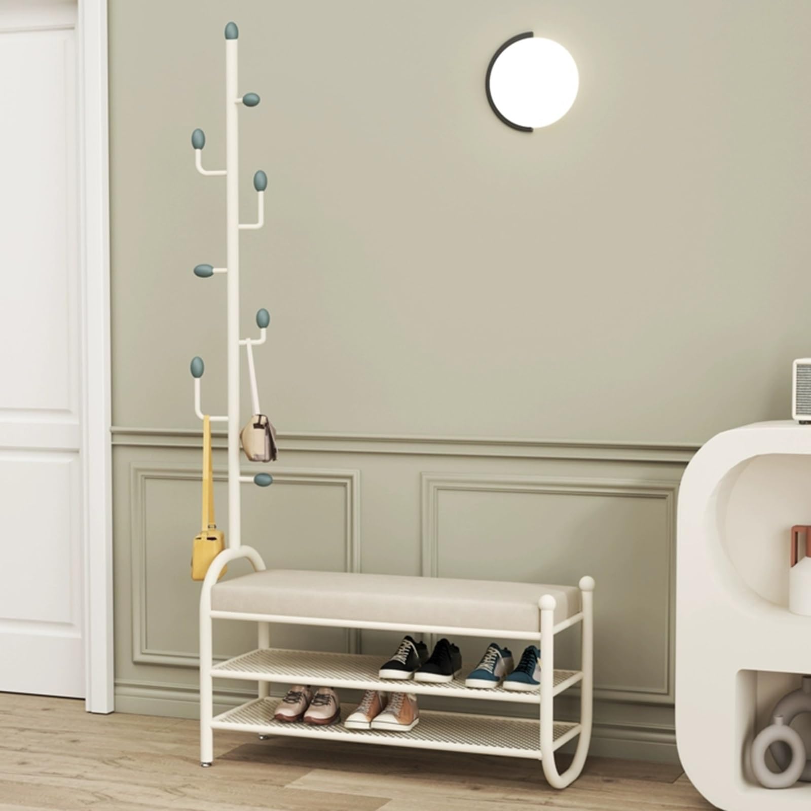 Porte-manteau avec banc de rangement blanc pour optimiser une entrée étroite