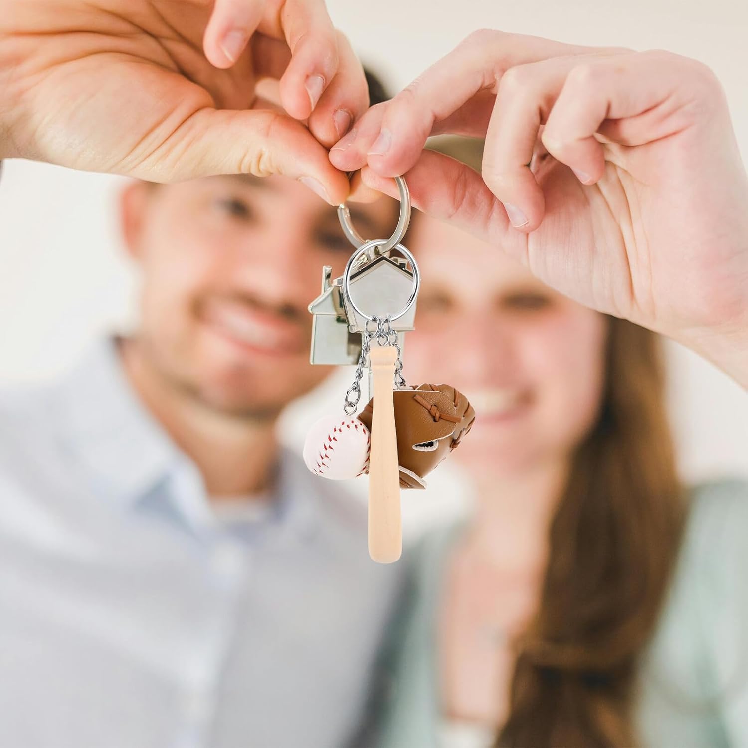 Baseball Keychain Pendant with Mini Softball and Glove, Pu Sports Ball Beaded Keyring for Backpack, 3-in-1 2cm Small White Ball, Khaki Sports Souvenir for Fans