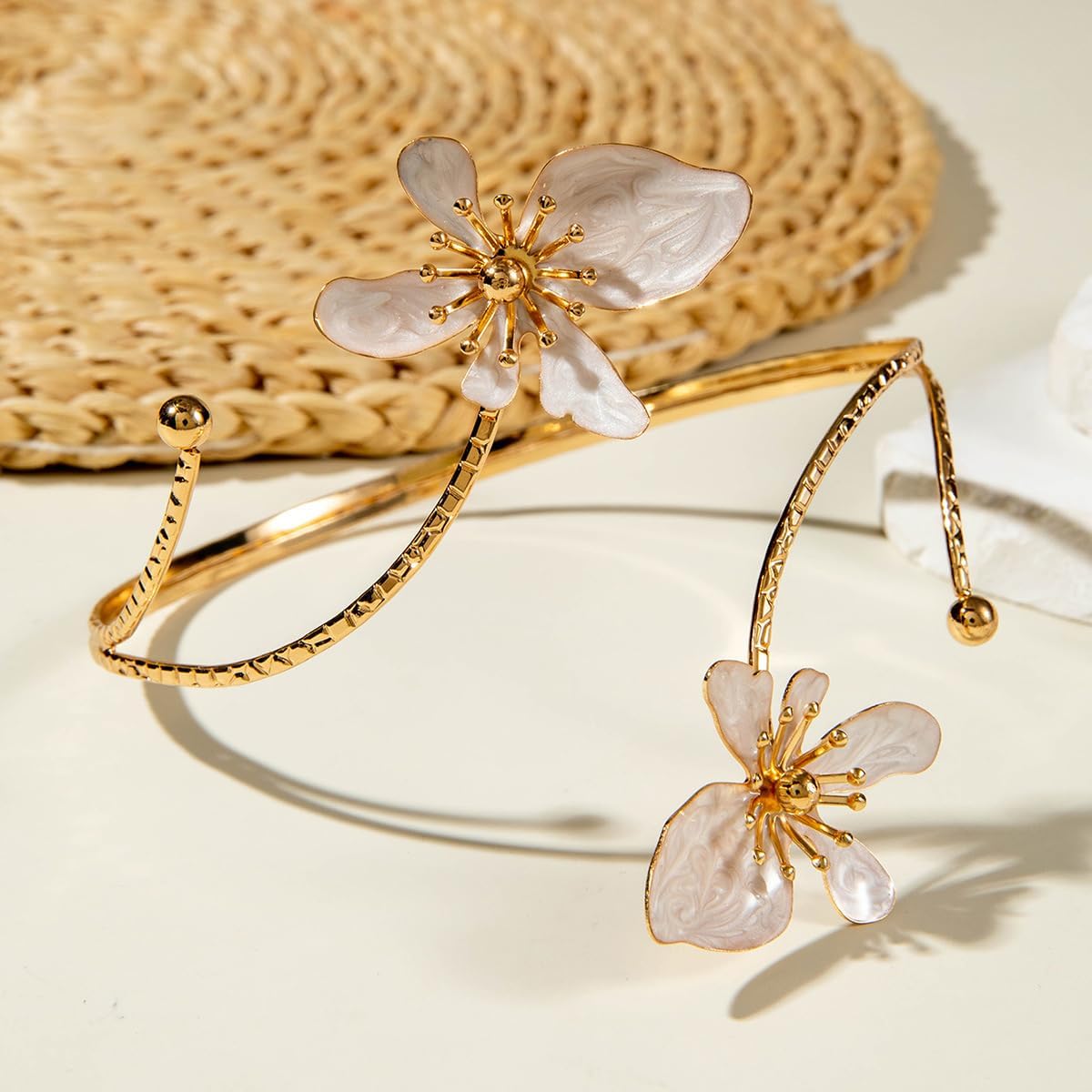 Flower Arm Cuff Bracelets for Women Adjustable Gold Upper ArmBand Jewelry Boho Floral Open Wrap Statement Bangle Bracelet Arm Cuff Jewelry Gifts for Women