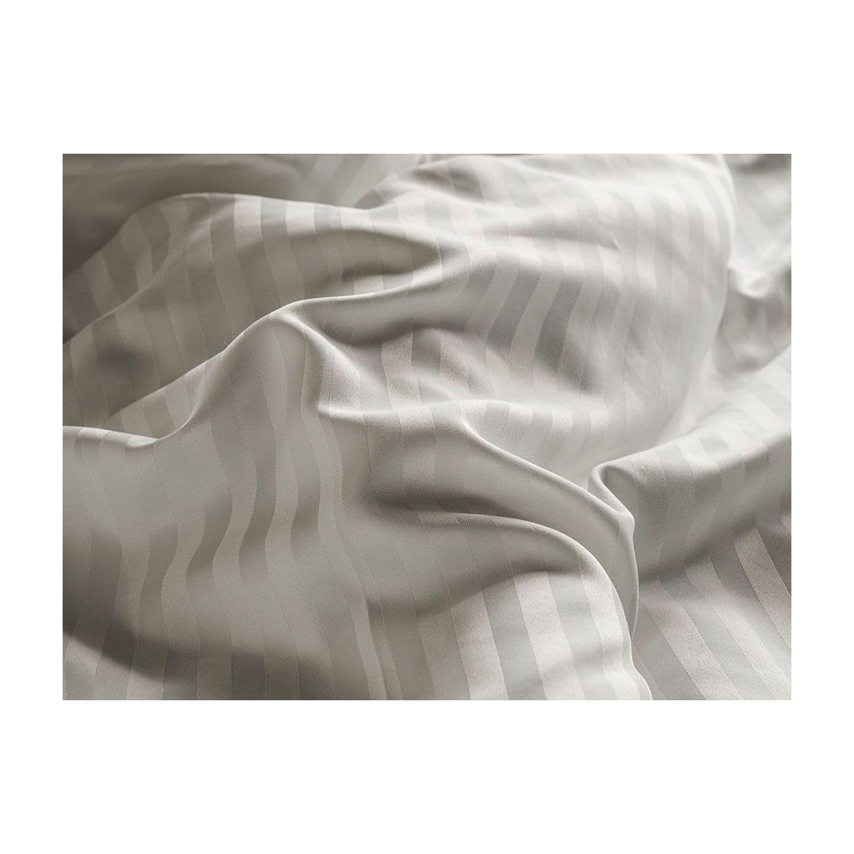 Funda Nórdica Cama 150 & 135 Satinada a Rayas - Juego con Funda 220x240 cm y 2 Fundas de Almohada 50x70 cm –100% Poliéster – Suave, Transpirable y Antiácaros - Blanco Brillante