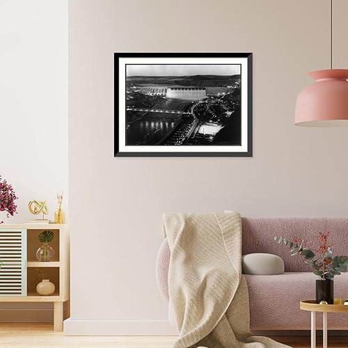 Impresión enmarcada histórica, Grand Coulee Dam en el río Columbia, Washington, 17.2 in x 21.2 in