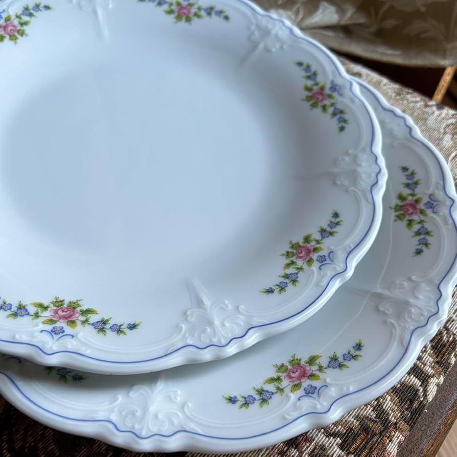 新品 ドイツ製　hutschenreuther  純白の美しいレリーフプレート ドイツ製 hutschenreuther 純白の美しいレリーフプレート （フッ