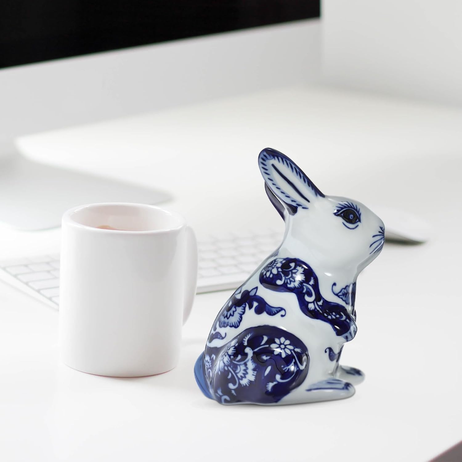 Ceramic Rabbit Figurine Porcelain Bunny Statue Blue and White Porcelain Decorative Collectible Rabbit Ornament for Living Room and Desktop Home Décor