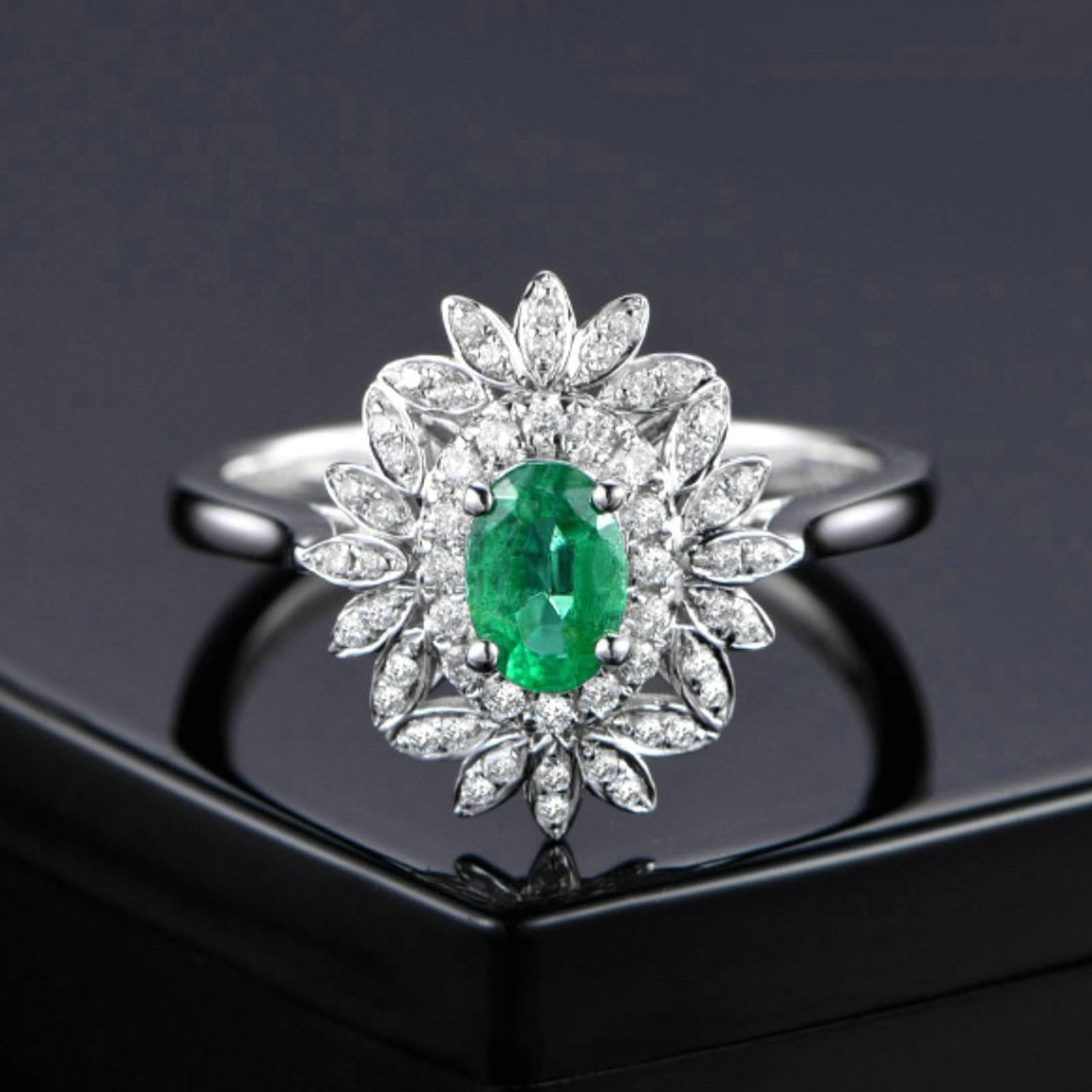 Anillo de compromiso para mujer de platino, anillos de promesa de boda, flores con esmeralda ovalada de 0,5 quilates y moissanita de 0,26 quilates, tamaño H 1/2-V 1/2