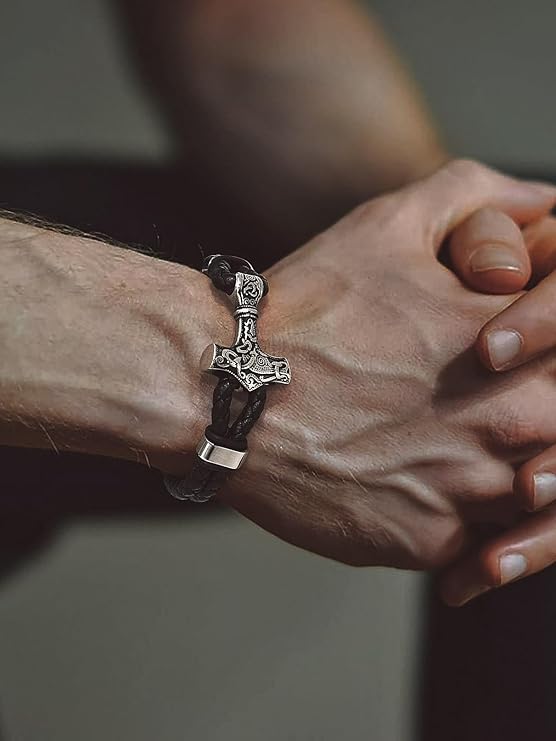 Anillo vikingo de plata con runas