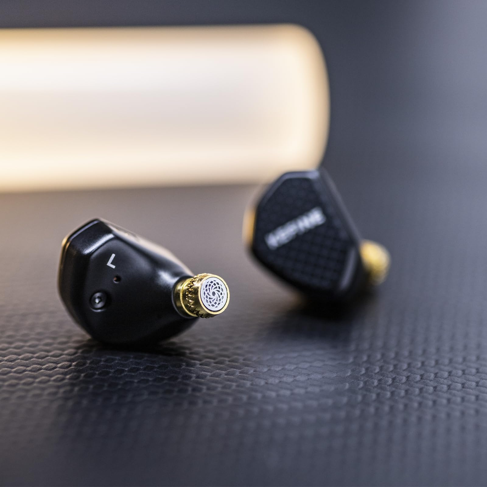 Linsoul Kefine Klean In Ear Monitor,Auriculares con Driver Dinámico Diafragma DLC 10mm,Audífonos para Juegos,Boquillas Reemplazables,Cable Plateado Desmontable para Audiofilos(Sin Mic 3.5mm)
