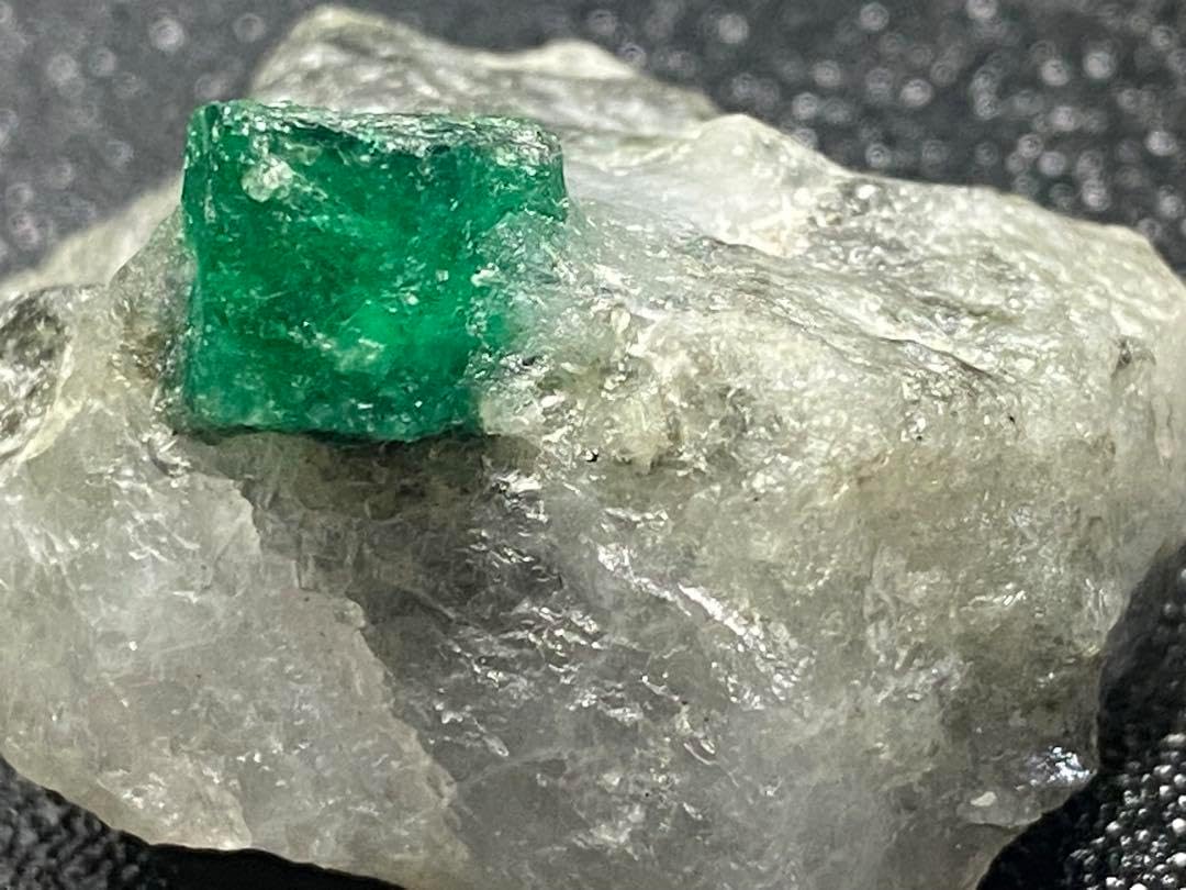 エメラルド 原石 20.7g