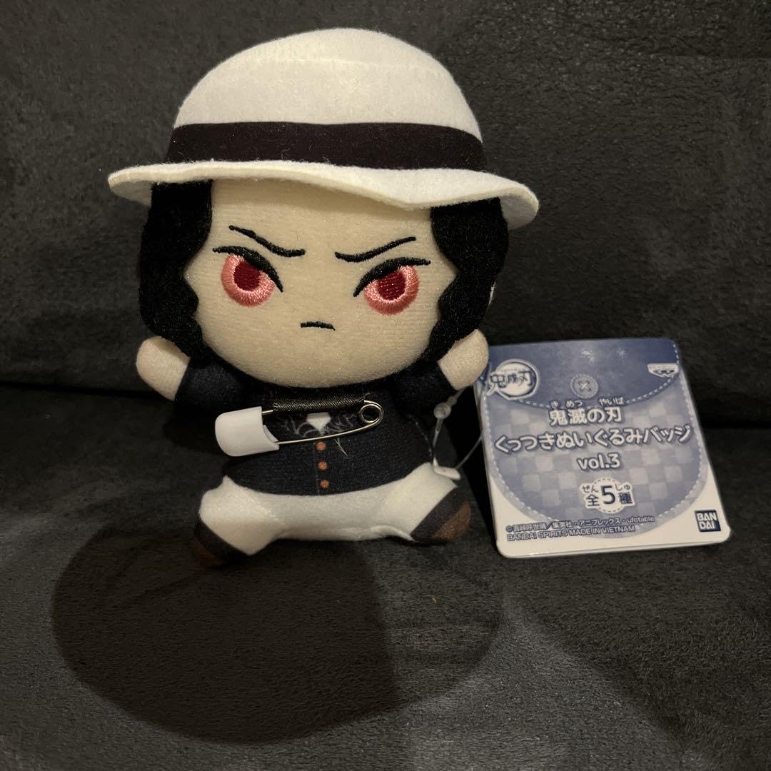 Amazon | 鬼 滅 鬼舞辻無惨 くっつきぬいぐるみバッジ | バッジ | おもちゃ