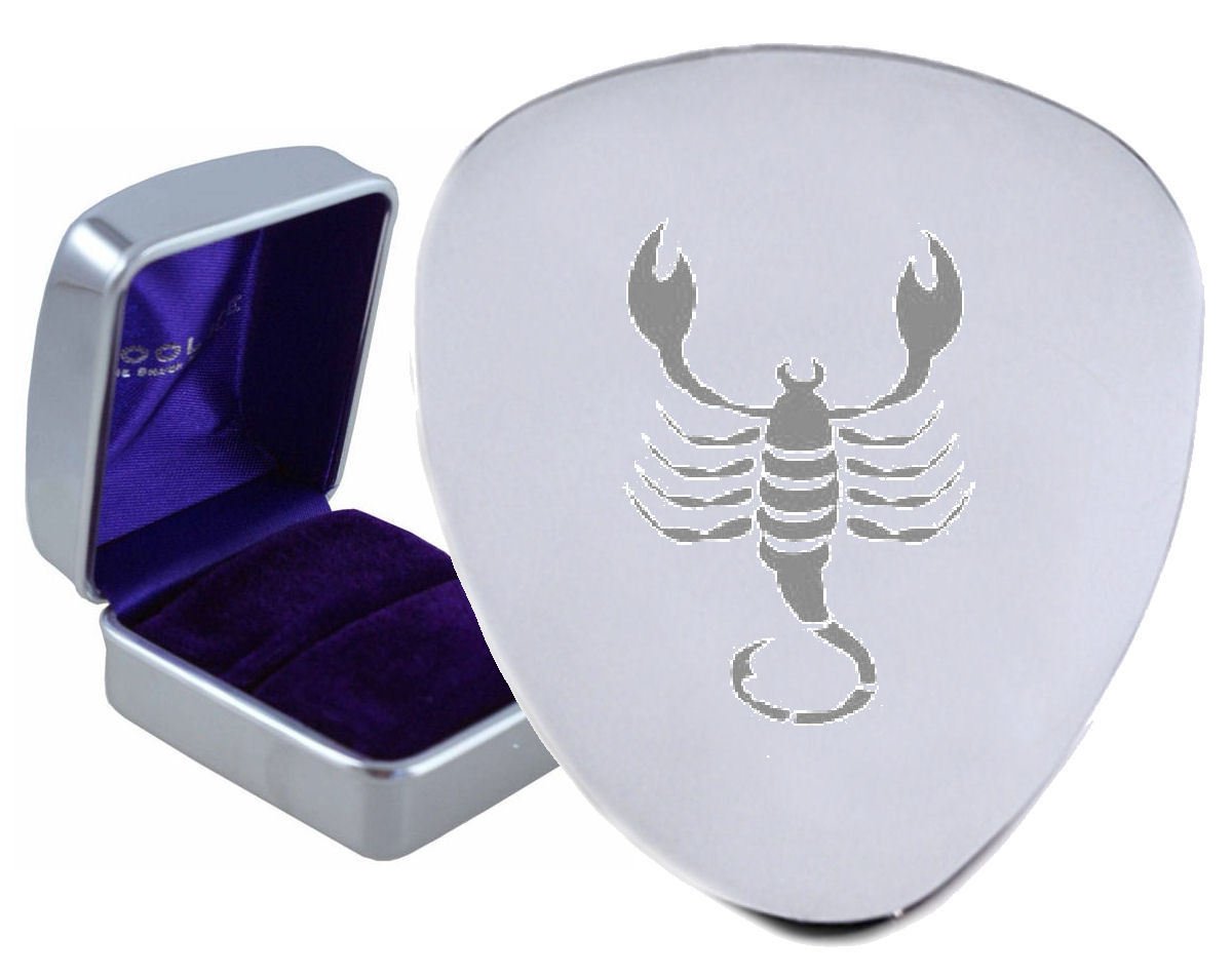 Médiator Scorpion en acier gravé : le cadeau idéal pour guitariste