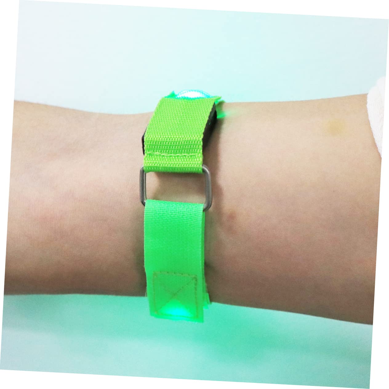 Abaodam Charging Led Arm Strap Night Running Safety Light Rechargeable 3 Flashing Modes Comfortable for Boys and Girls Adults