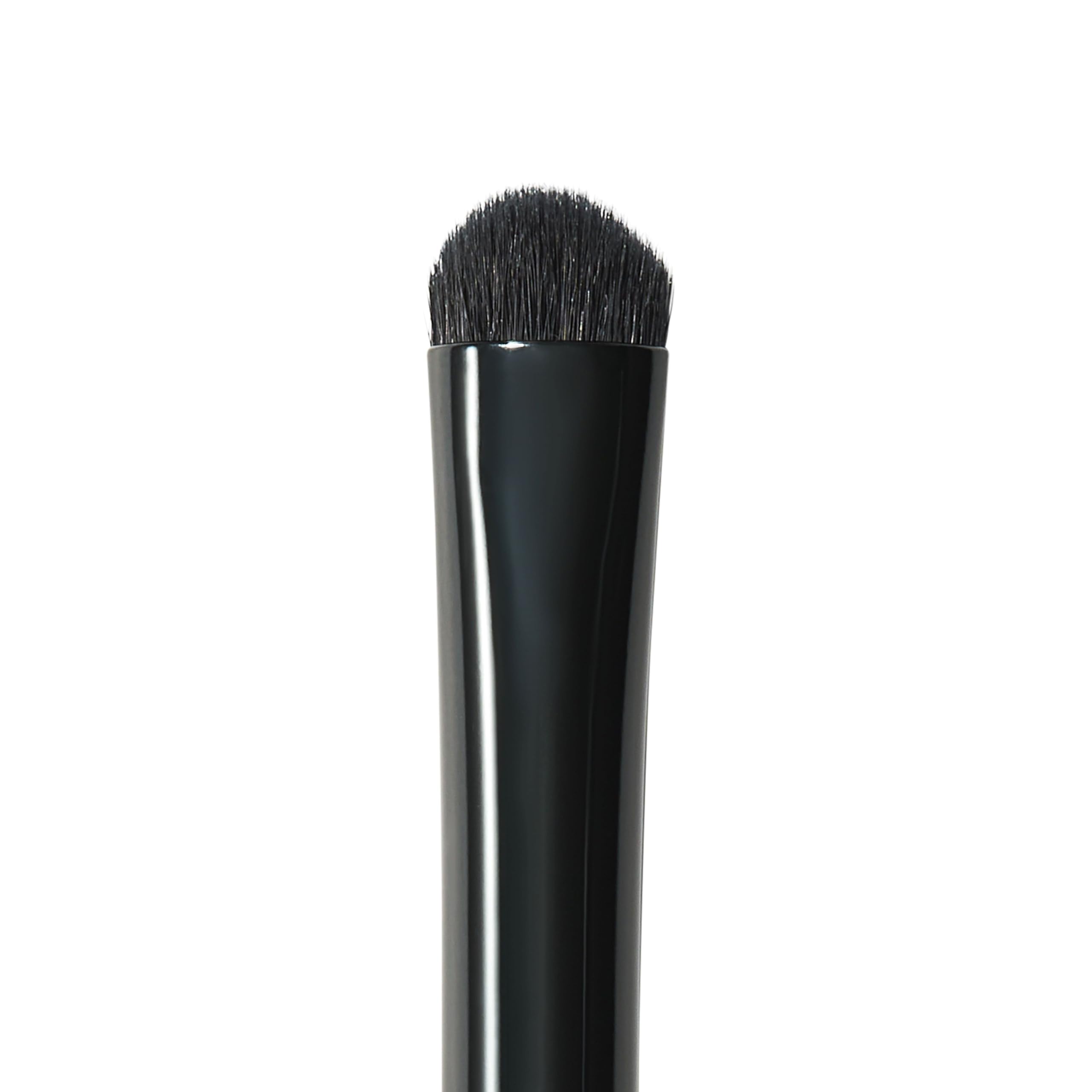 e.l.f. Short Smudging Brush, Firm Smudge Brush For Creating Smoky Eyes With Eyeshadow & Eyeliner, Made With Synthetic - Image 2