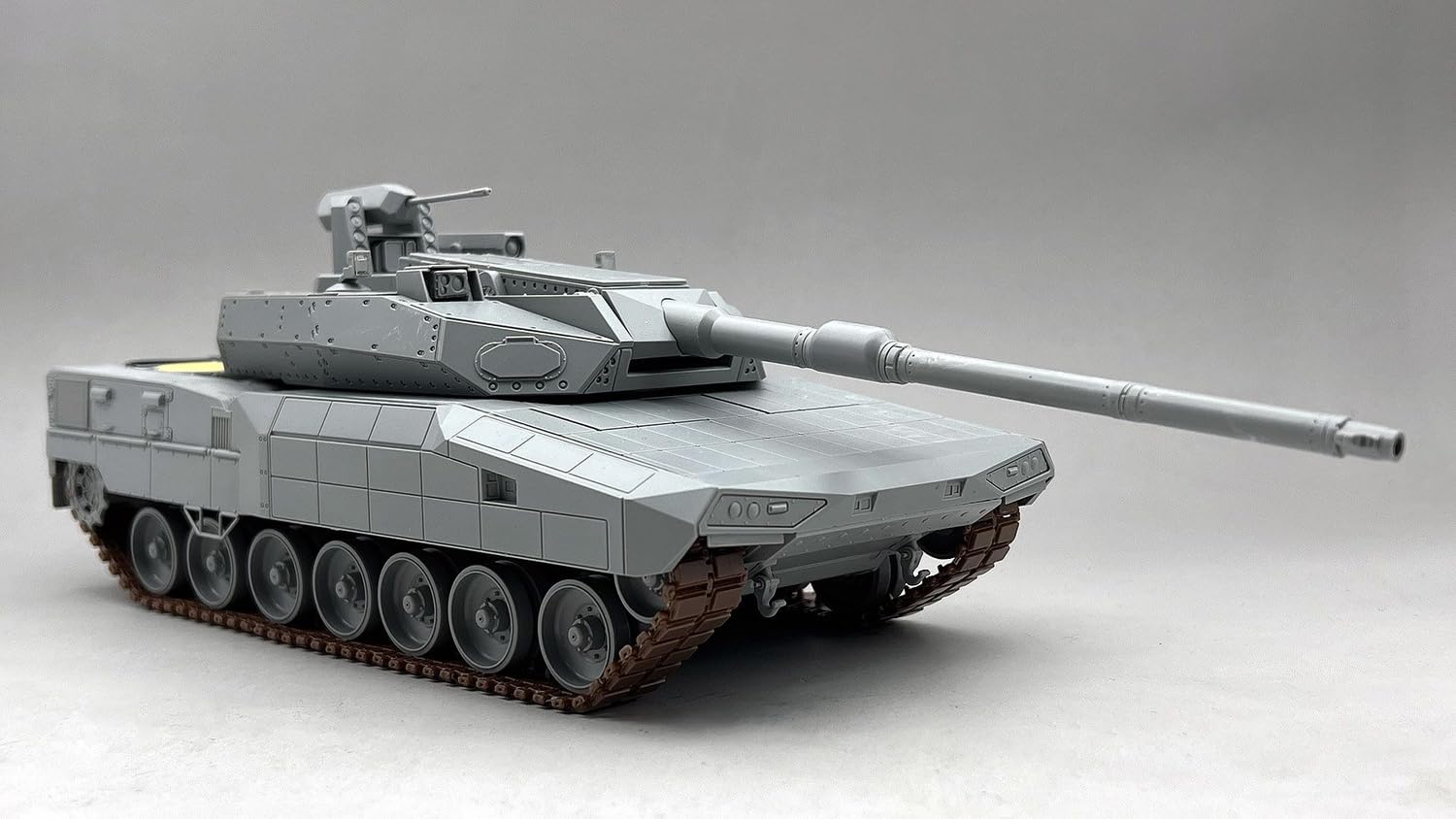 Amazon | アミュージングホビー(Amusing hobby) 1/35 レオパルト2 A-RC
