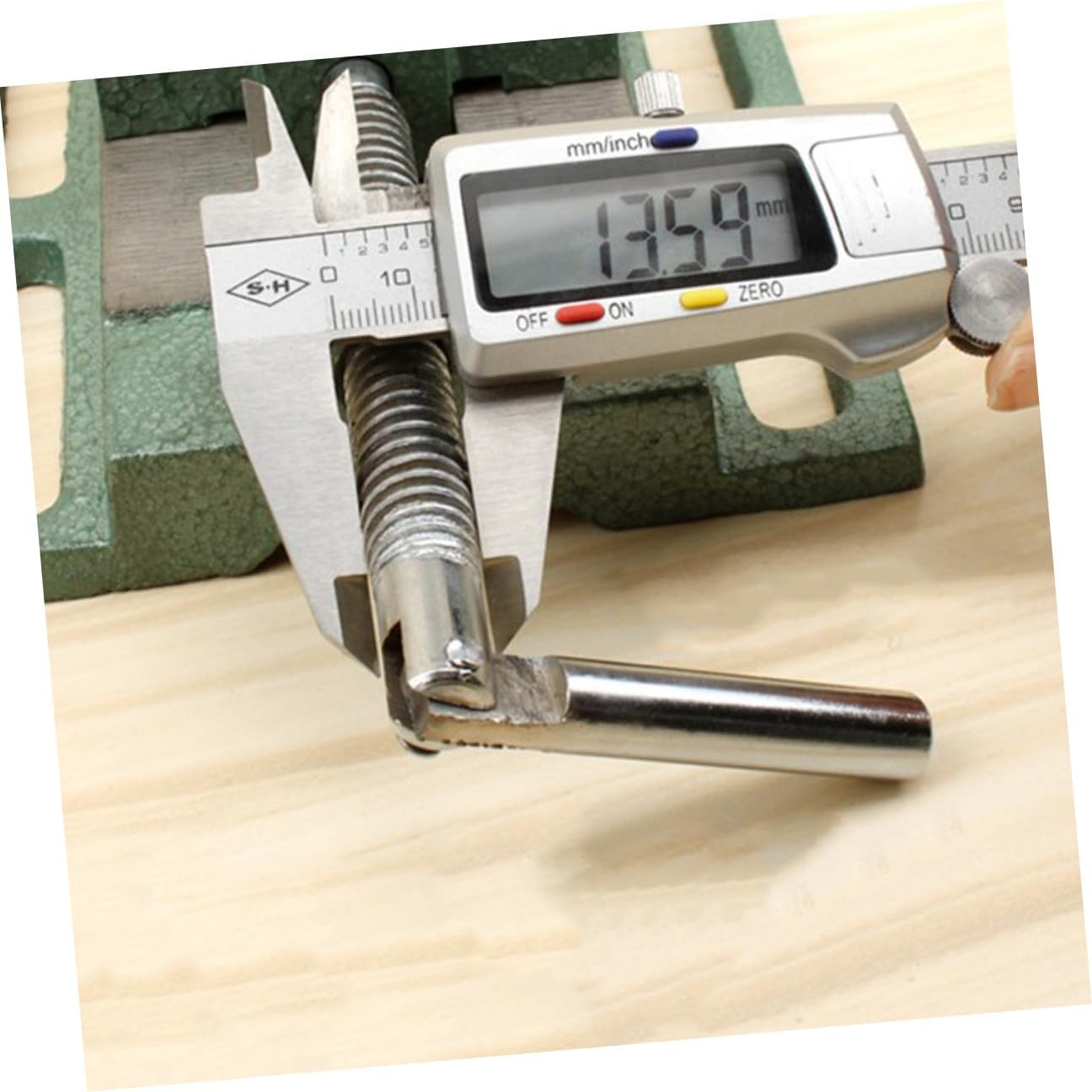 Ciieeo 4 Inch Drill Press Vise Table Vise Bench Clamp Cast Iron Small Workholding Device for Woodworking and Milling Machine Use Random Color